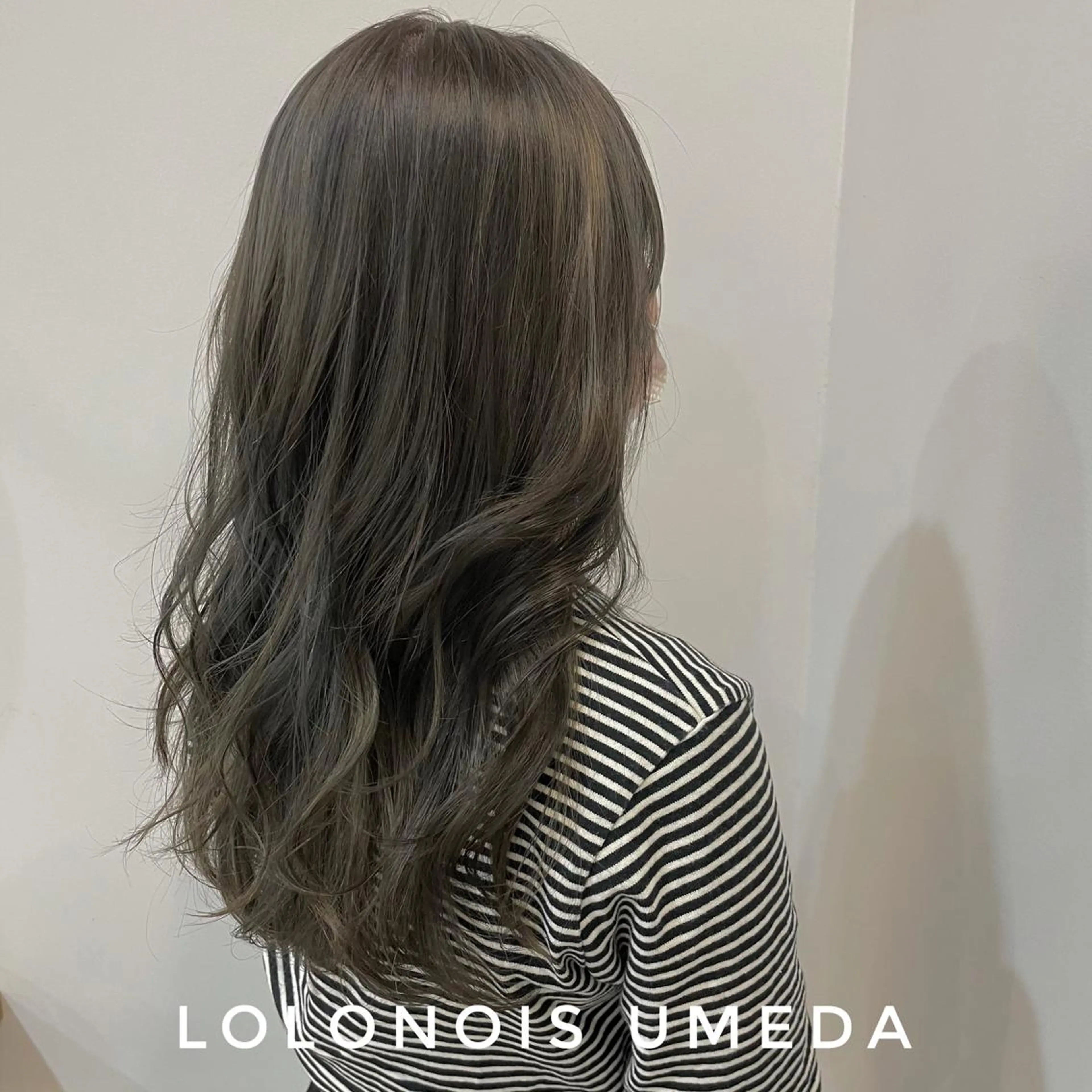 ロング カラー グレージュ Lolonois梅田 /Okazaki:)のヘアスタイル