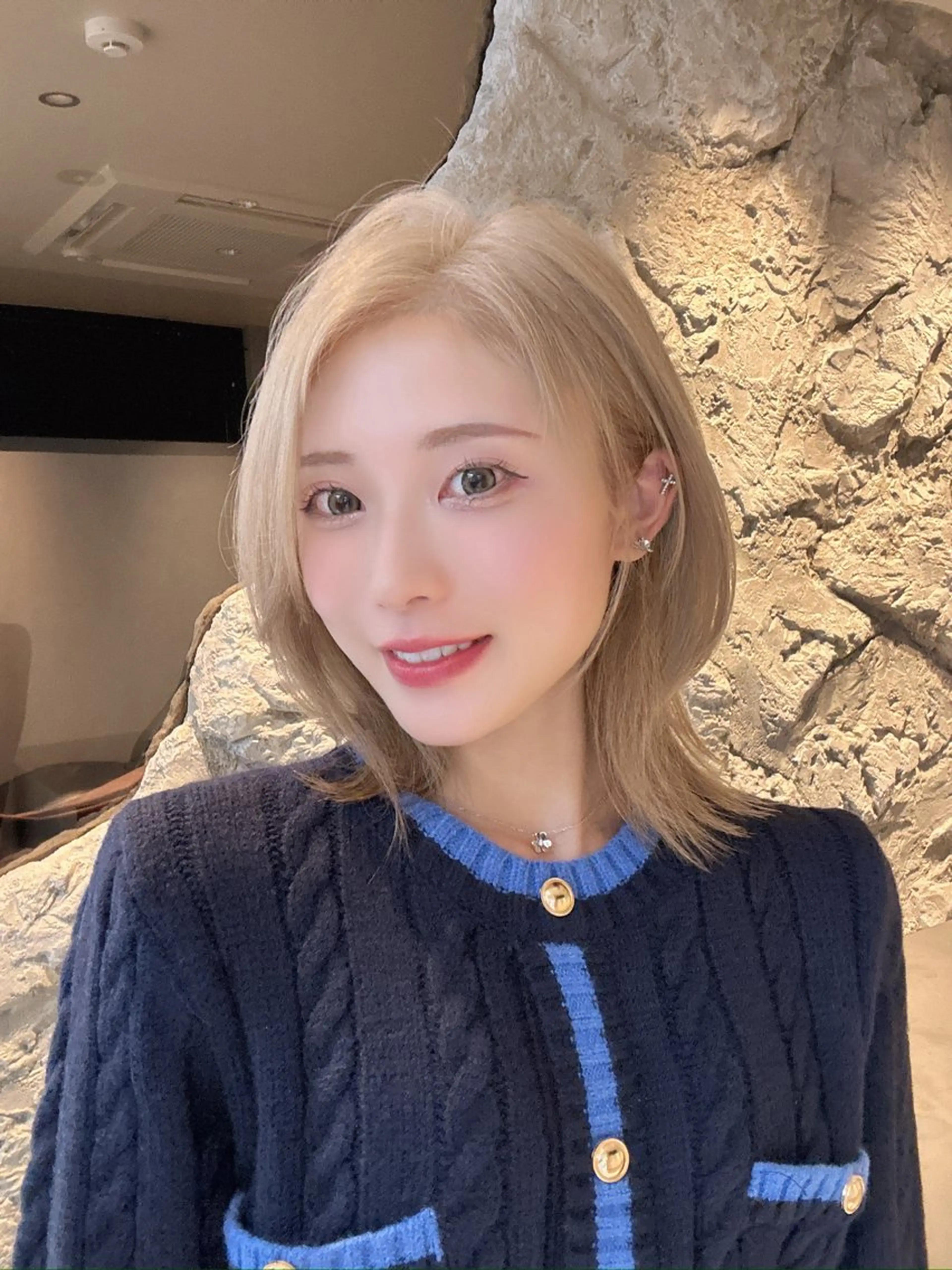 ミディアム カラー ヘアカラー トリートメント ハイトーンヘア れおん🌙のヘアスタイル