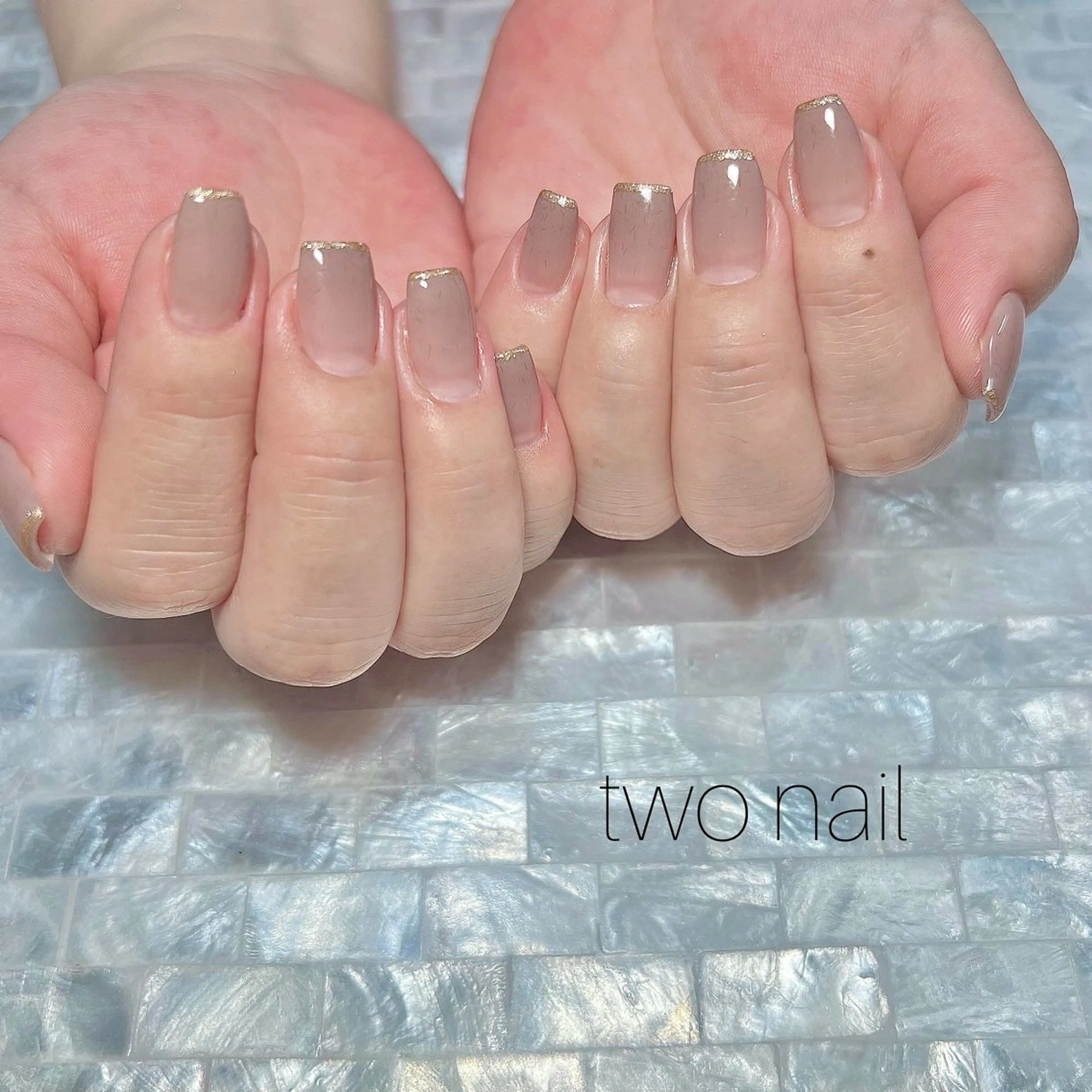 ネイル キラキラネイル ネイルチップ ホワイト ハンドネイル two nailのネイルデザイン