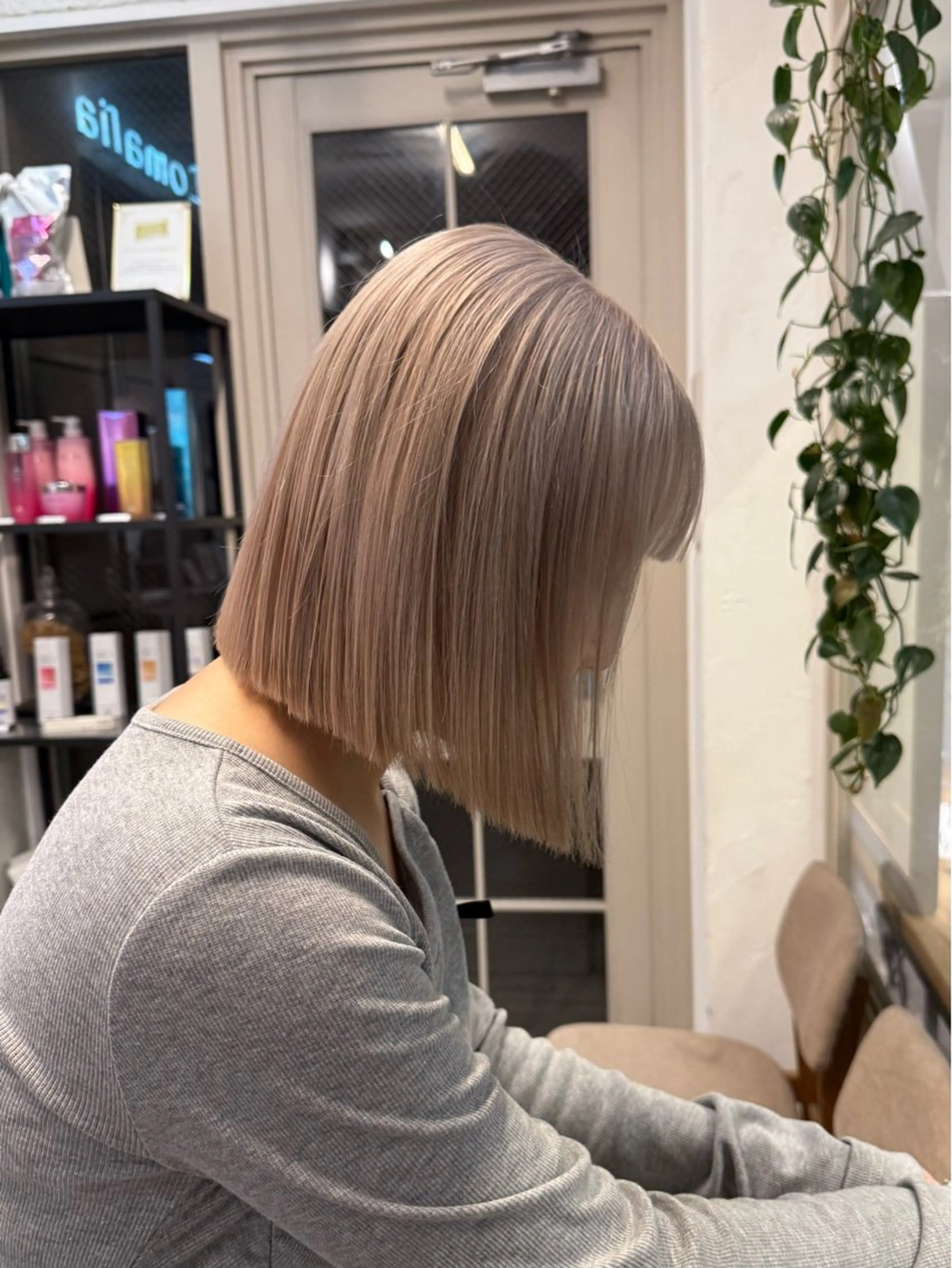 ショート カラー ミルクティー× グレージュMOMOのヘアスタイル