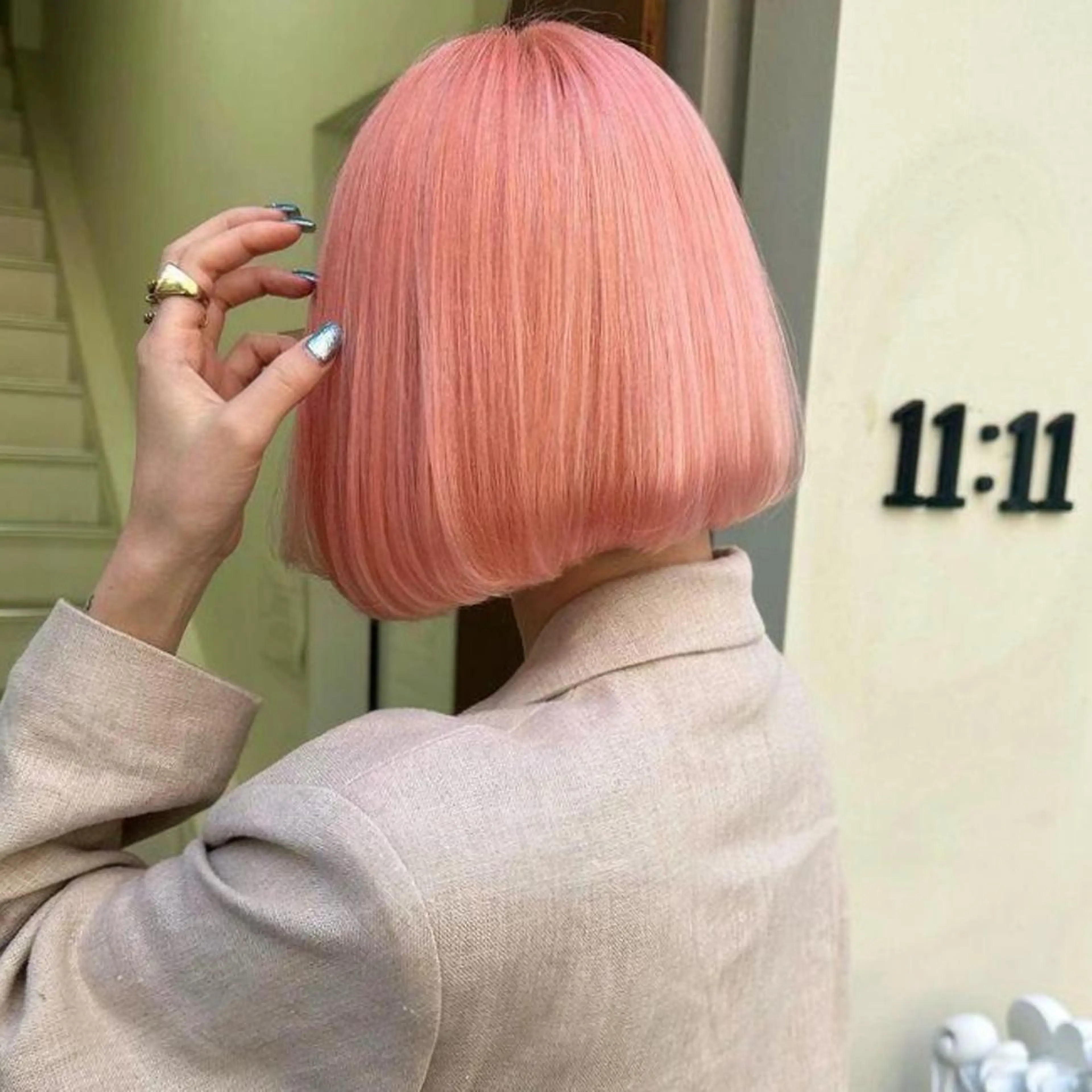 ミディアム カラー ブリーチ ピンクカラー ORIKA 美容室のヘアスタイル