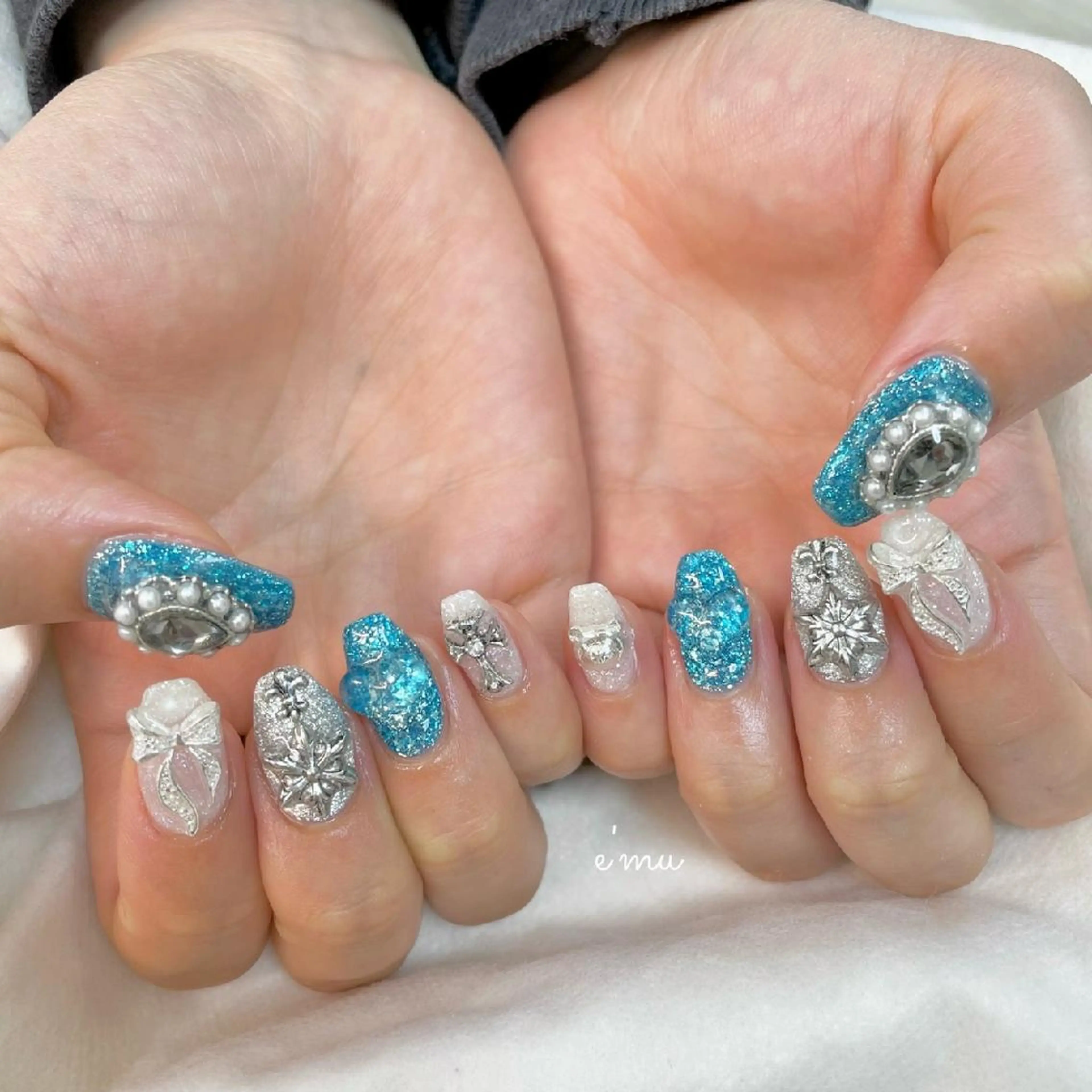 ネイル キラキラネイル ラメ(グリッター) 持ち込み ワンカラーネイル nail salon e'mu💐のネイルデザイン