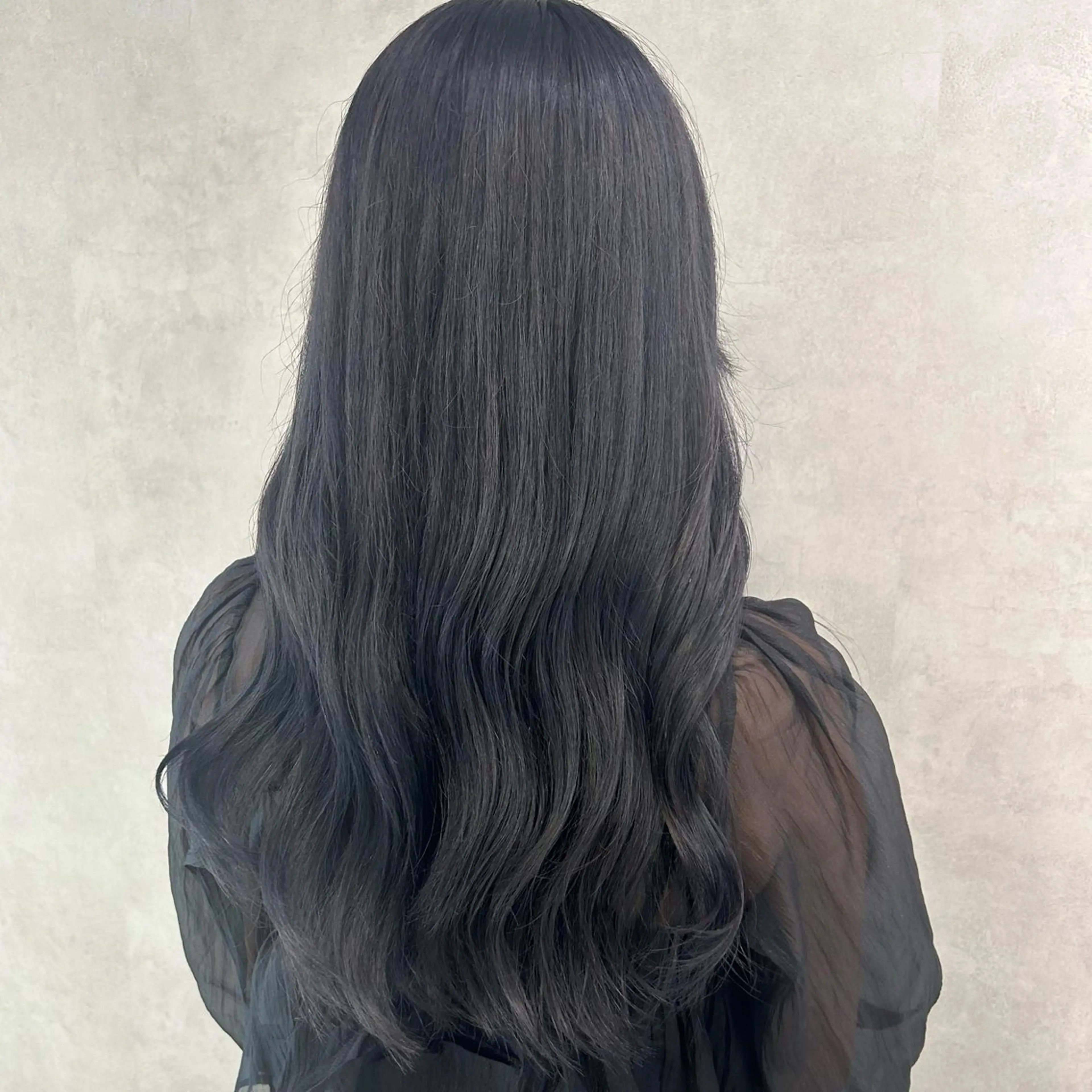 ロング カラー 黒髪 ブリーチ ブルーカラー ブルーブラック 透明感カラー カット ヘアカラー トリートメント 透明感カラー🫧 /有野ひかりのヘアスタイル