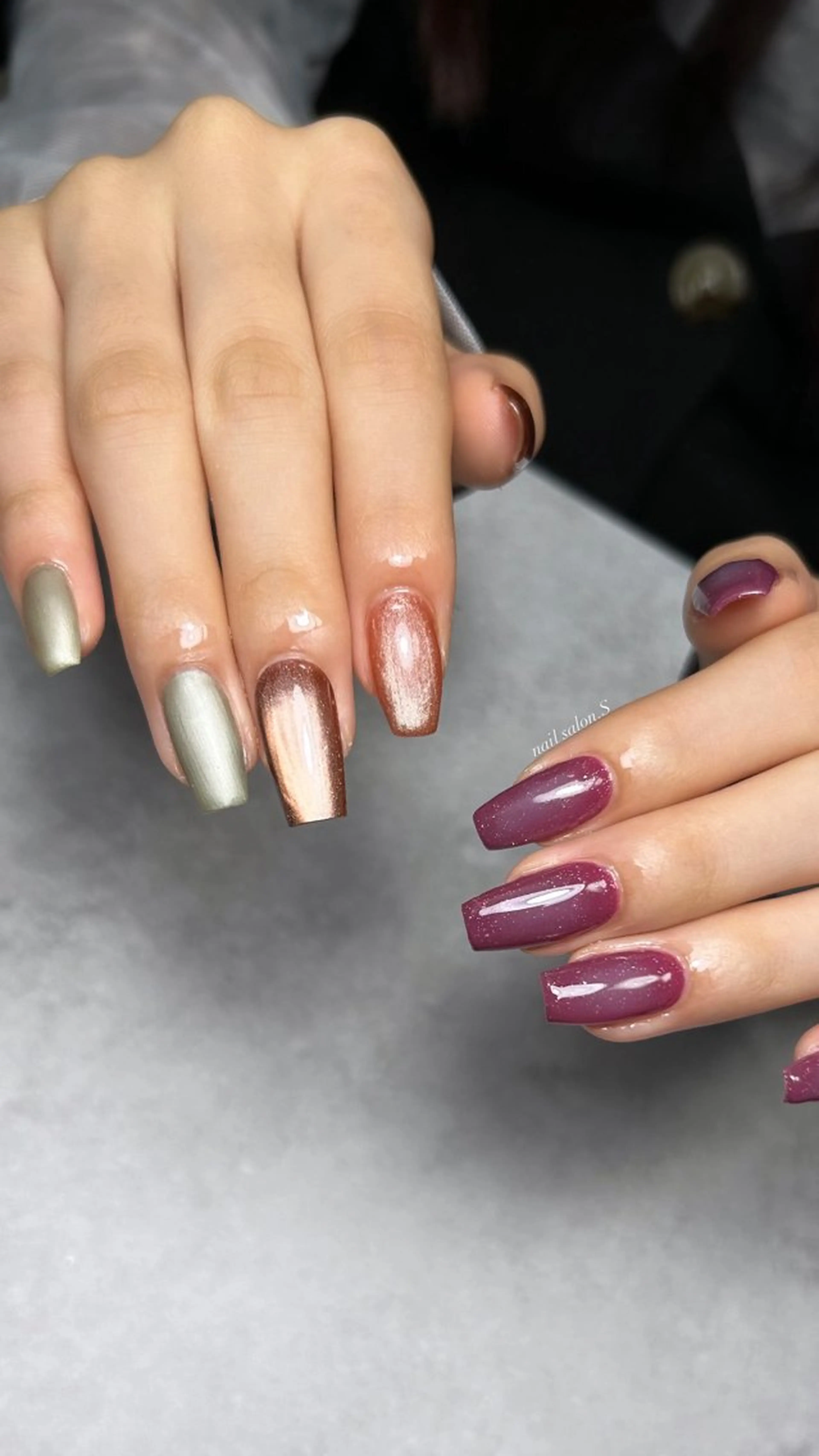 ネイル ブラウン チークネイル 長さ出し ゴールド マグネットネイル ハンドネイル 関山 志乃のネイルデザイン