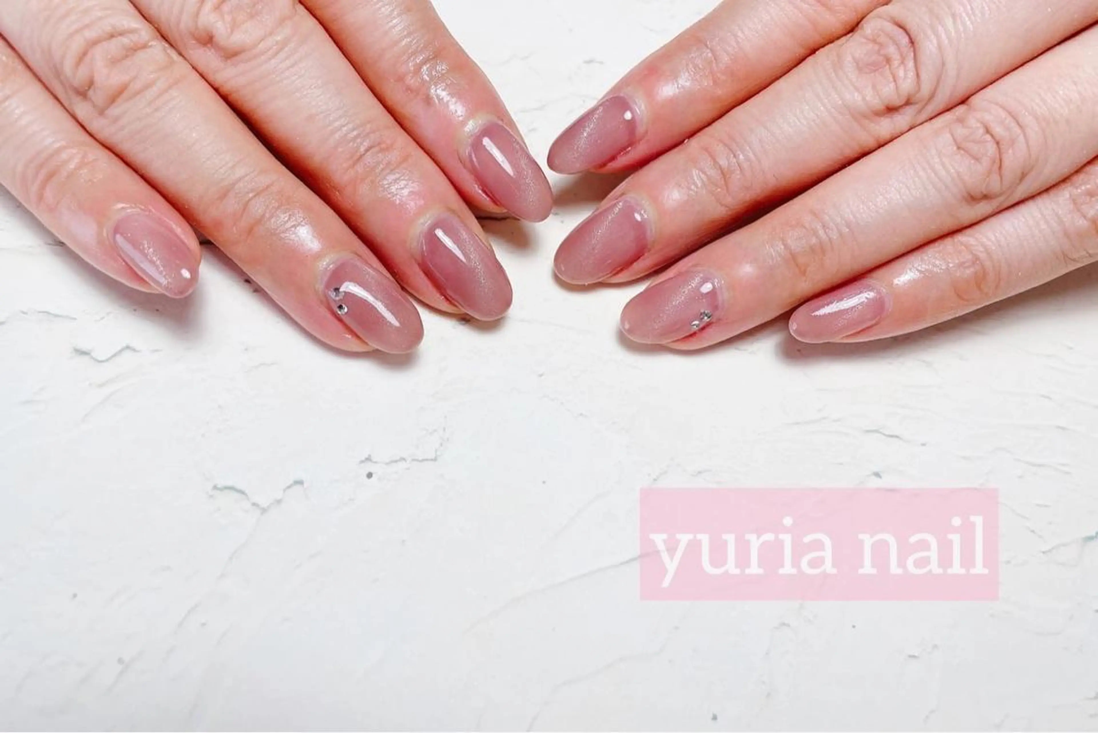 ネイル ジェルネイル マグネットネイル ワンカラーネイル ピンク ストーンネイル ハンドネイル 小林 ゆりあのネイルデザイン