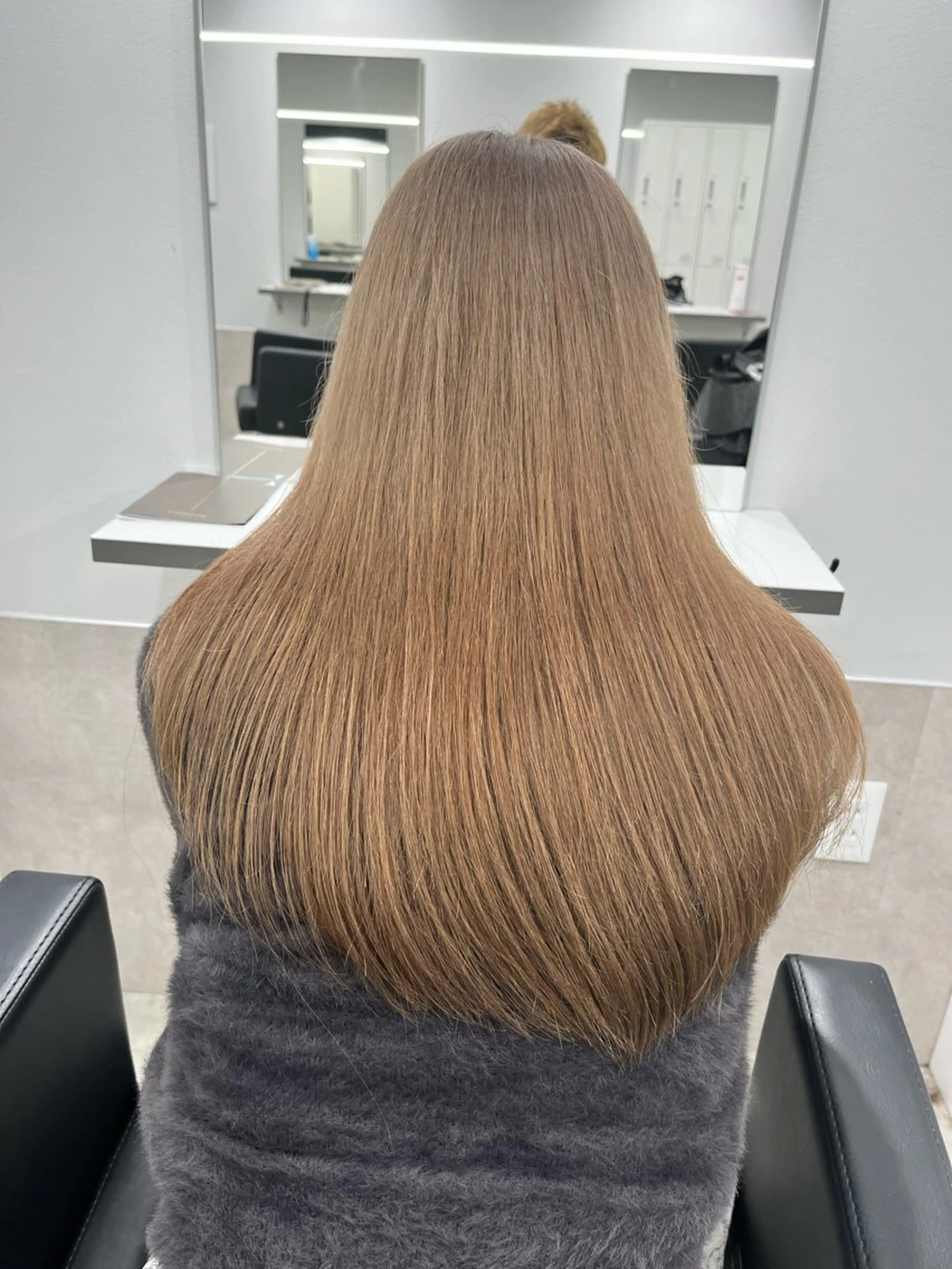 ロング カラー ベージュカラー ミルクティーベージュ 柔らかいヘアカラー 大成のヘアスタイル