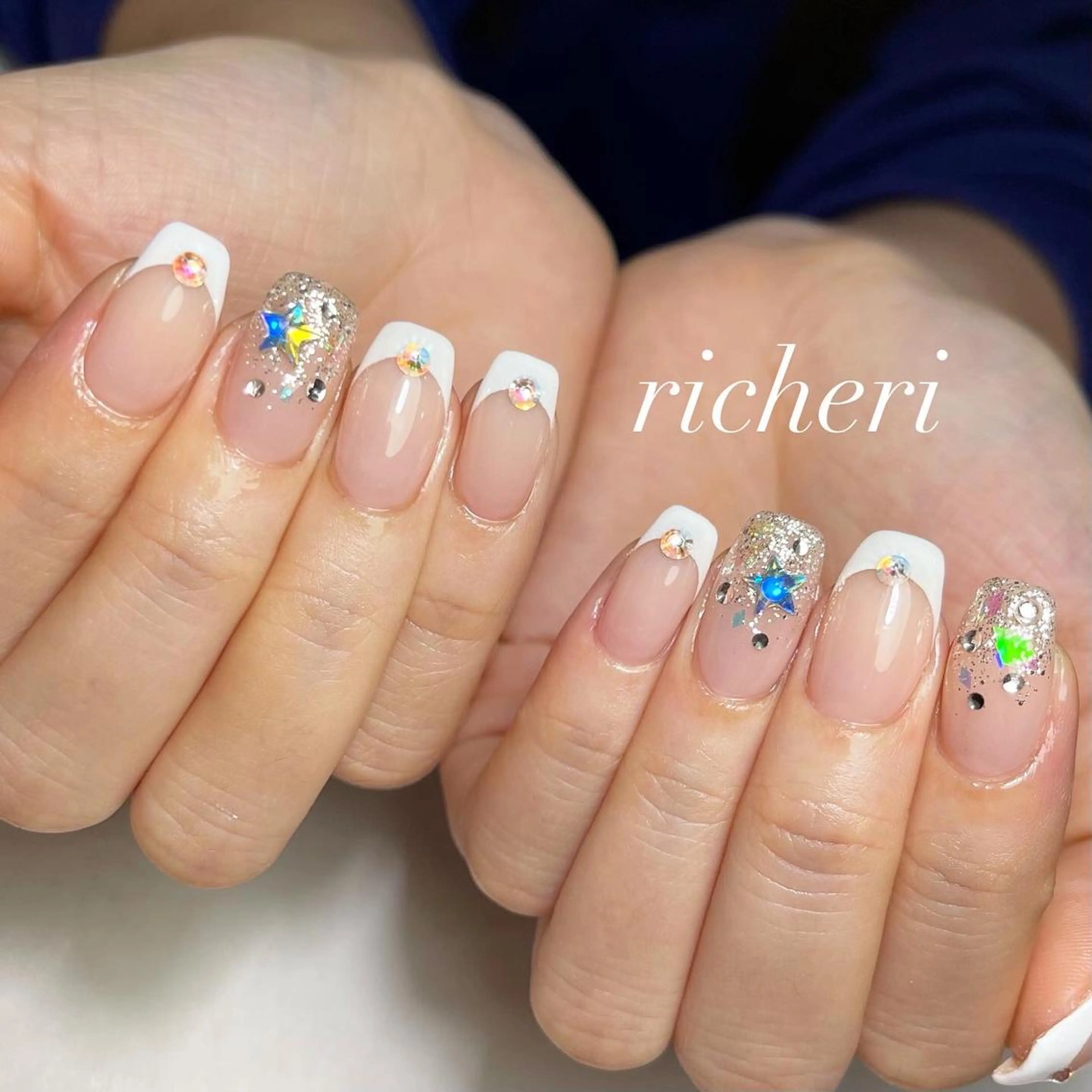 ミディアム ネイル 韓国風ヘア アートネイル フレンチネイル ジェルネイル ガラスフレンチ richeri beautyのエステ・リラクイメージ