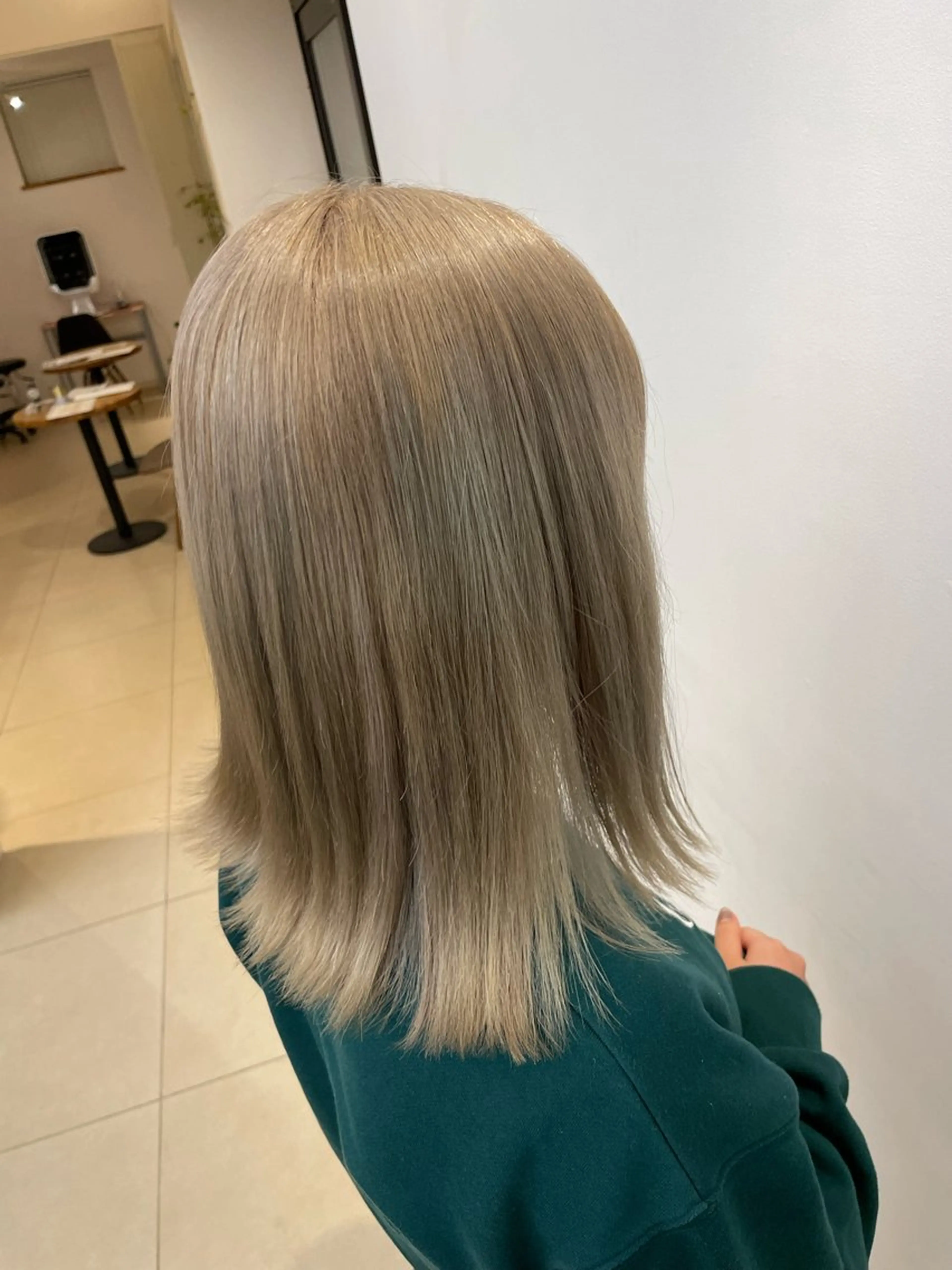 ミディアム カラー ベージュカラー ハイトーンカラー MINDS LINO Reinaのヘアスタイル