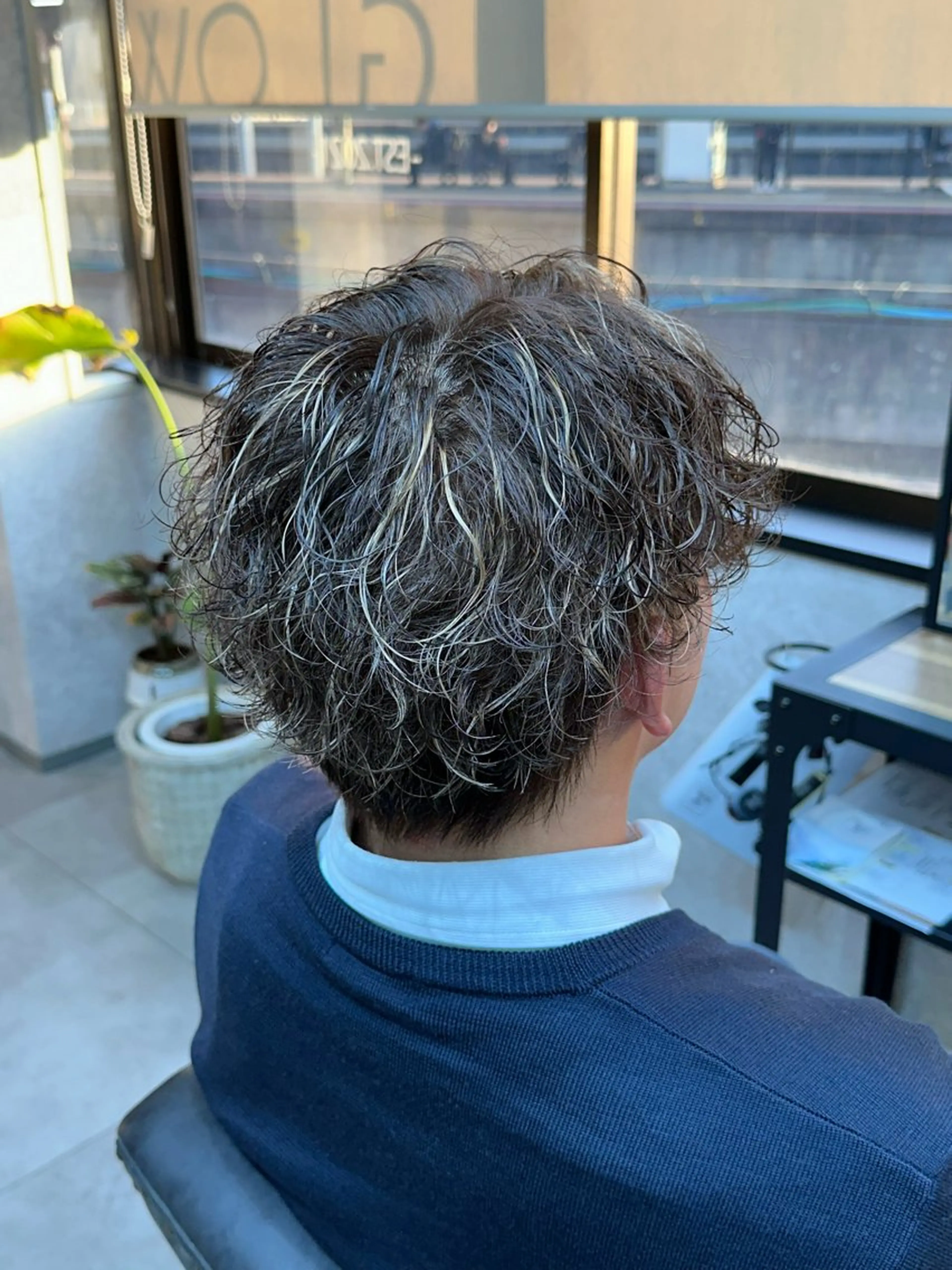 カラー パーマ メンズ メンズハイライト ハイライトカラー カット ヘアカラー パーマ GLOW所属・【メンズ専門】中本 翔大のヘアスタイル