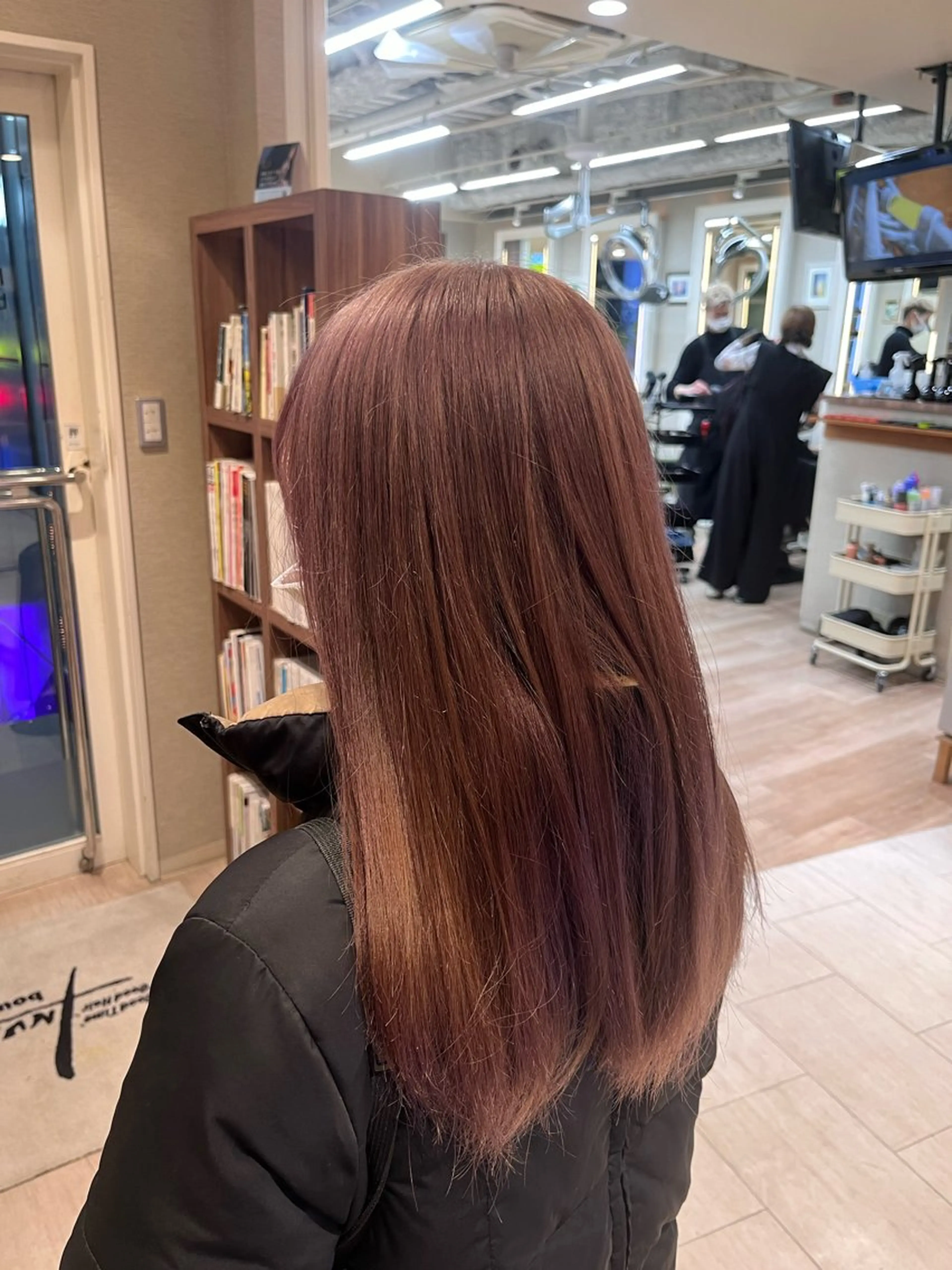 ロング カラー ベージュカラー ミルクティーベージュ ピンクカラー ピンクベージュ dogstar小林諒 レイヤー/パーマのヘアスタイル