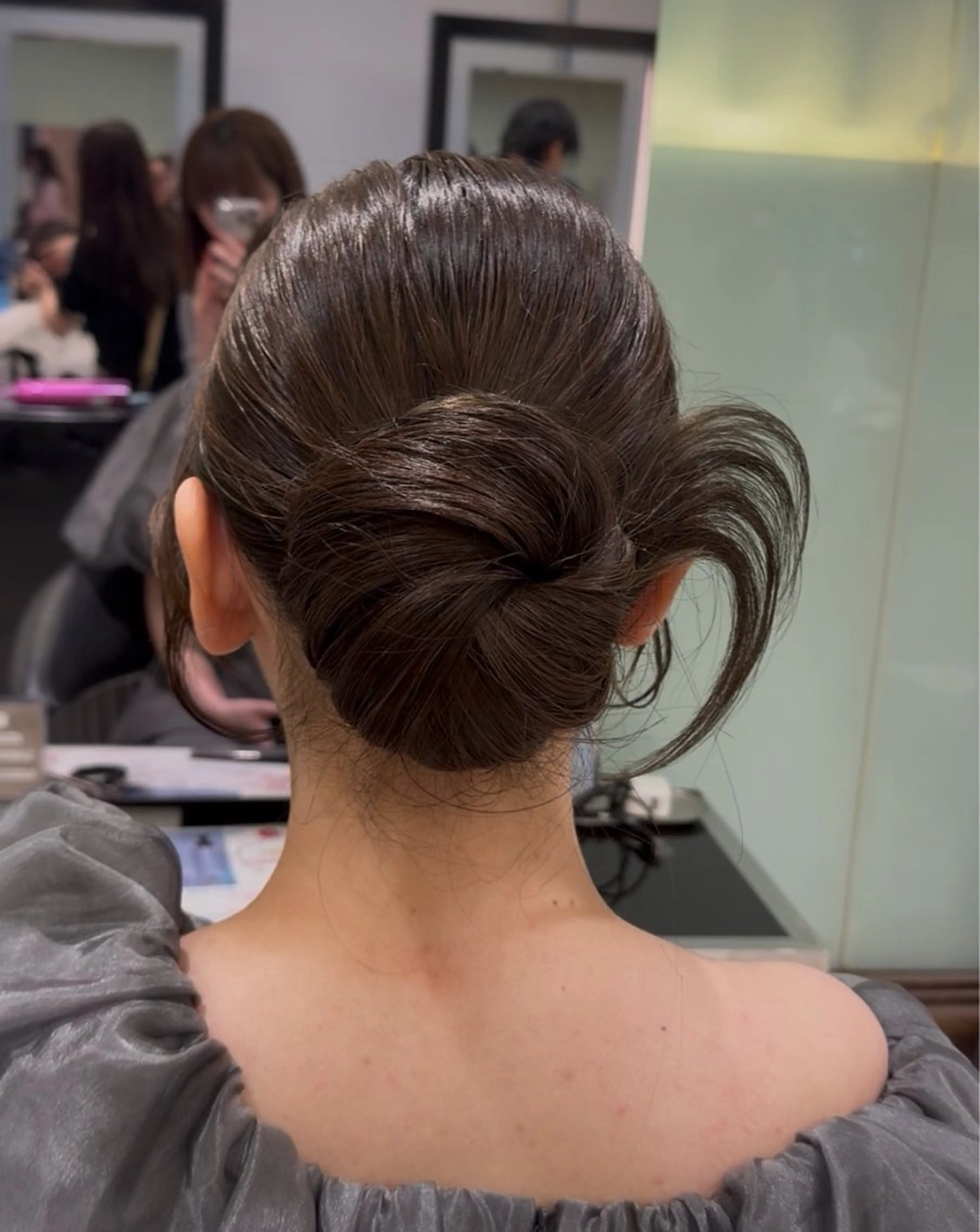 セミロング ヘアアレンジ ヘアセット 顔周り/透明感/銀座 🩵りのせのヘアスタイル