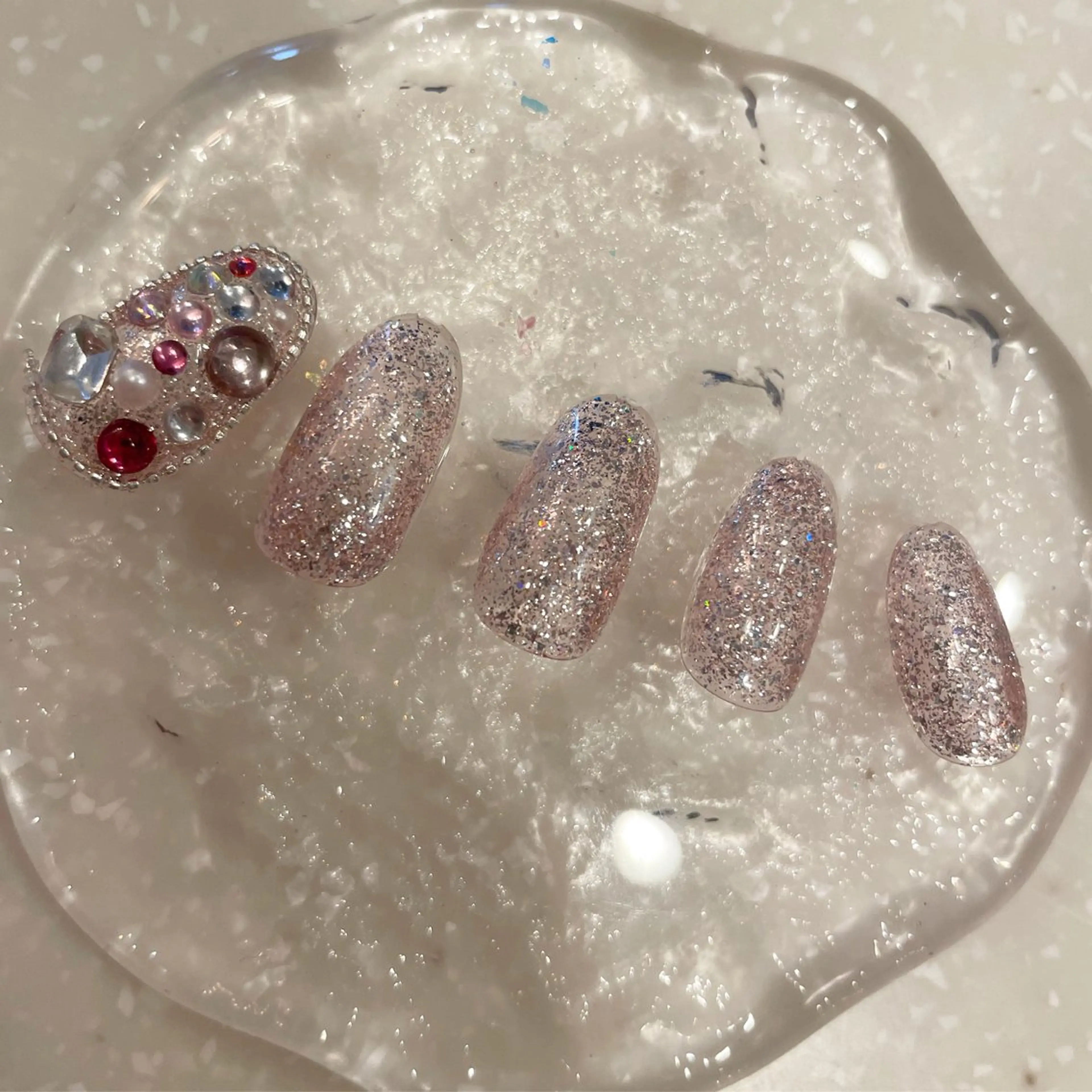 ネイル ラメ(グリッター) ストーンネイル 眉とネイルのお店 Leaf🌿津田沼の眉毛・アイブロウイメージ