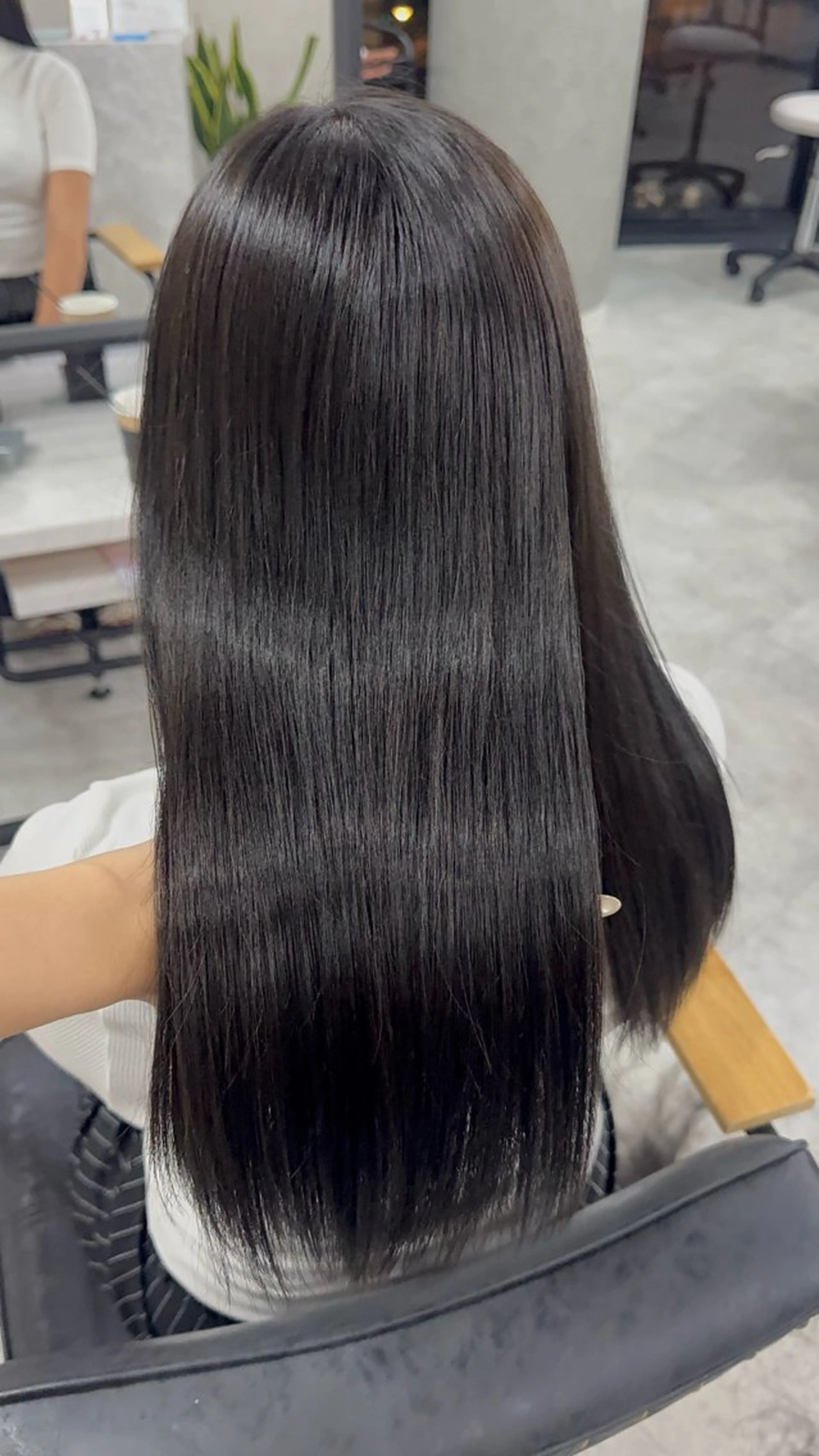 ロング カラー アッシュ アッシュブラウン ベージュカラー 黒髪 ブリーチ 赤み無し柔らかカラー 【梅田】madokaのヘアスタイル