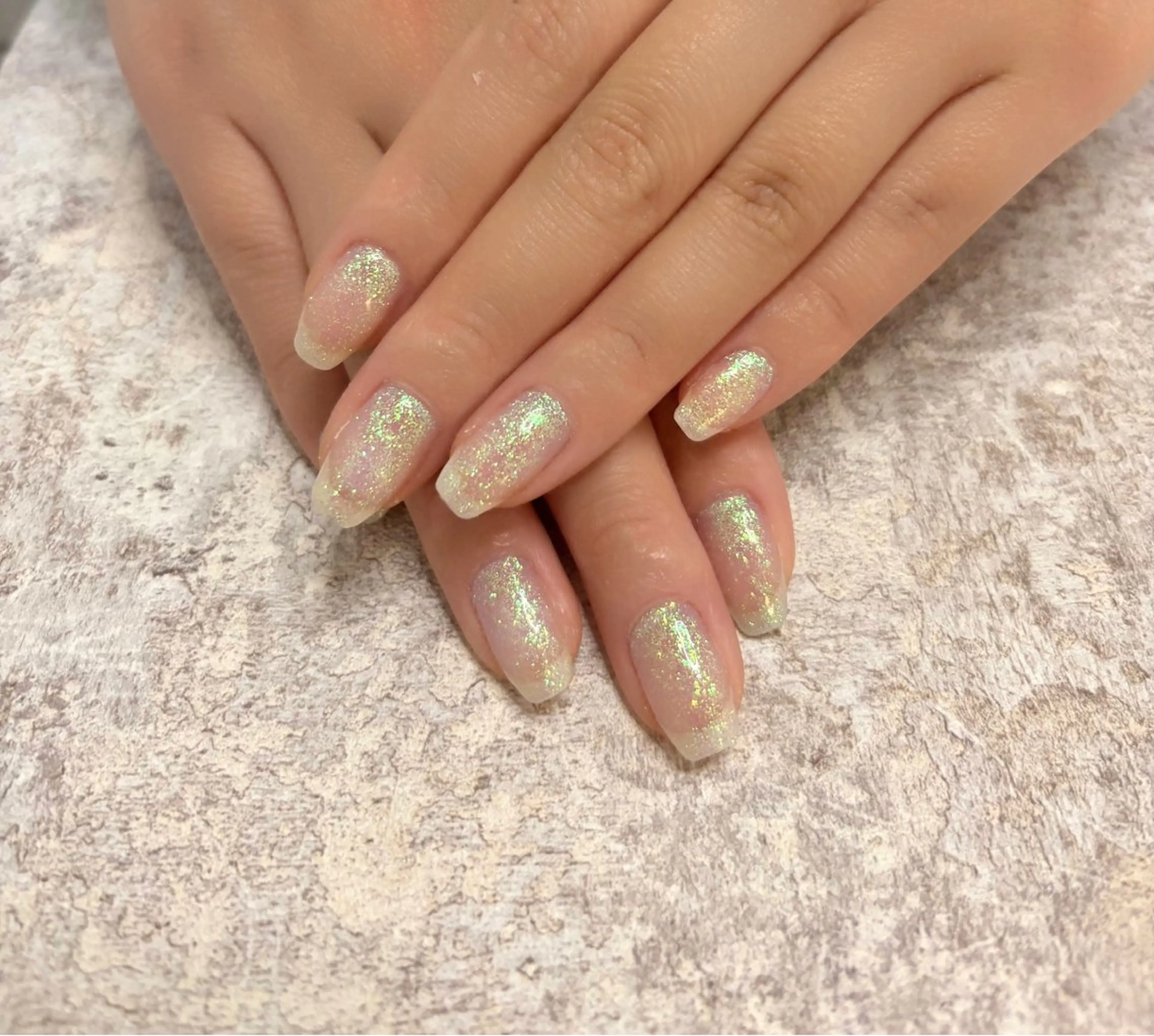 ネイル オーロラネイル ラメ(グリッター) Lowé所属・Lowé みるくのネイルデザイン