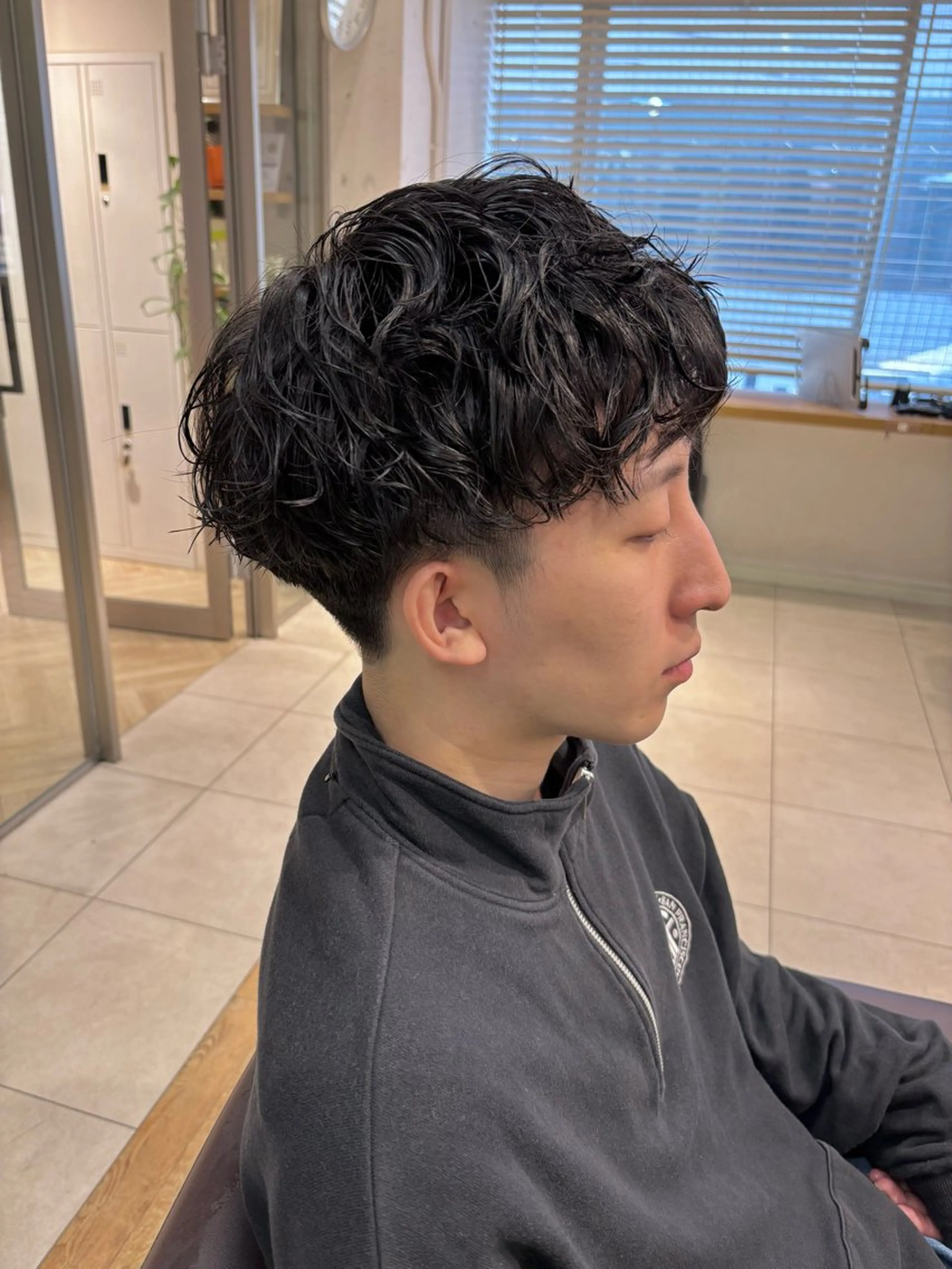 メンズ マッシュ メンズパーマ メンズショート スパイキーショート 刈り上げ カット パーマ サソウ ユリエ🥥のヘアスタイル