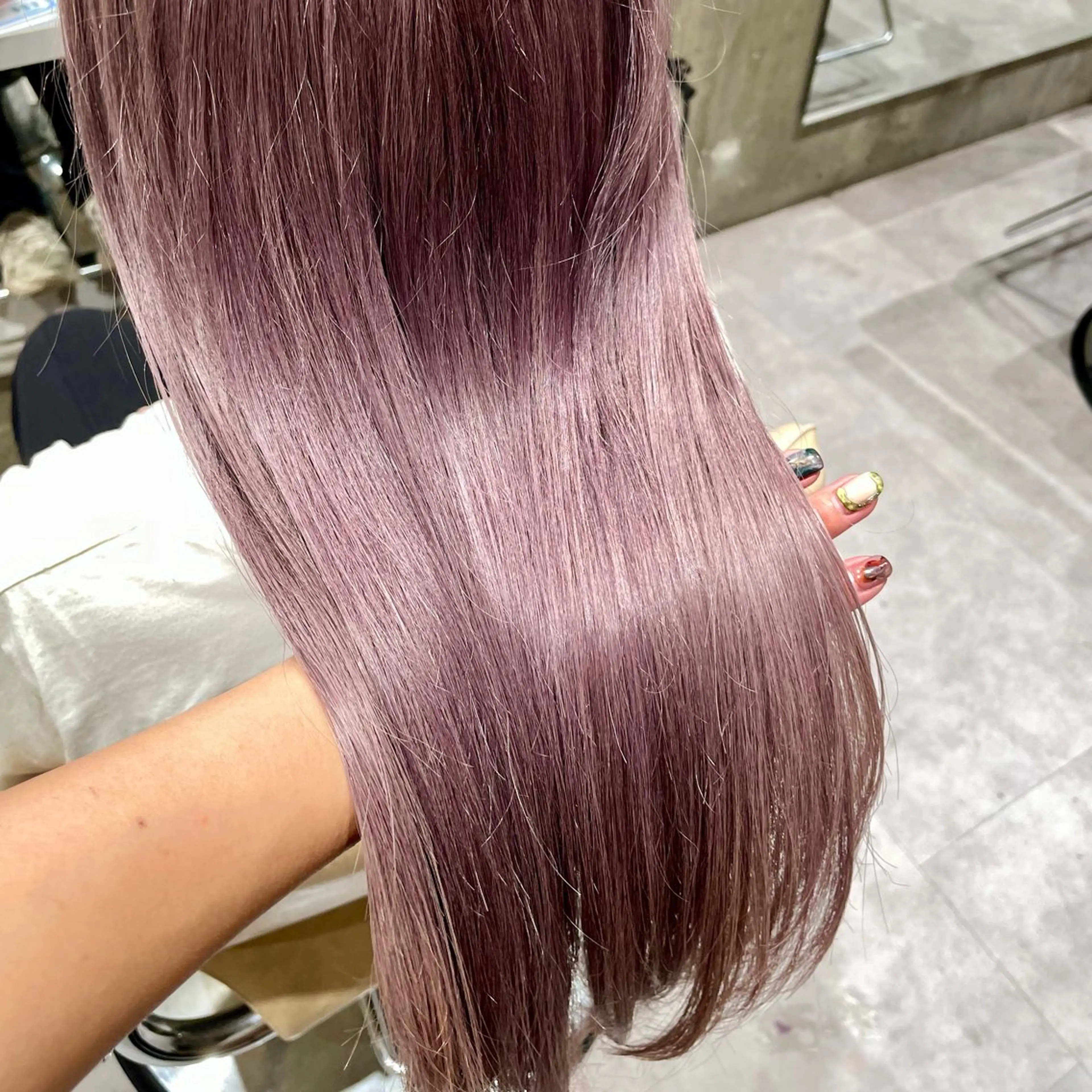 ロング カラー ブリーチ 透明感カラー iLi🫧kim ryongna🦋のヘアスタイル