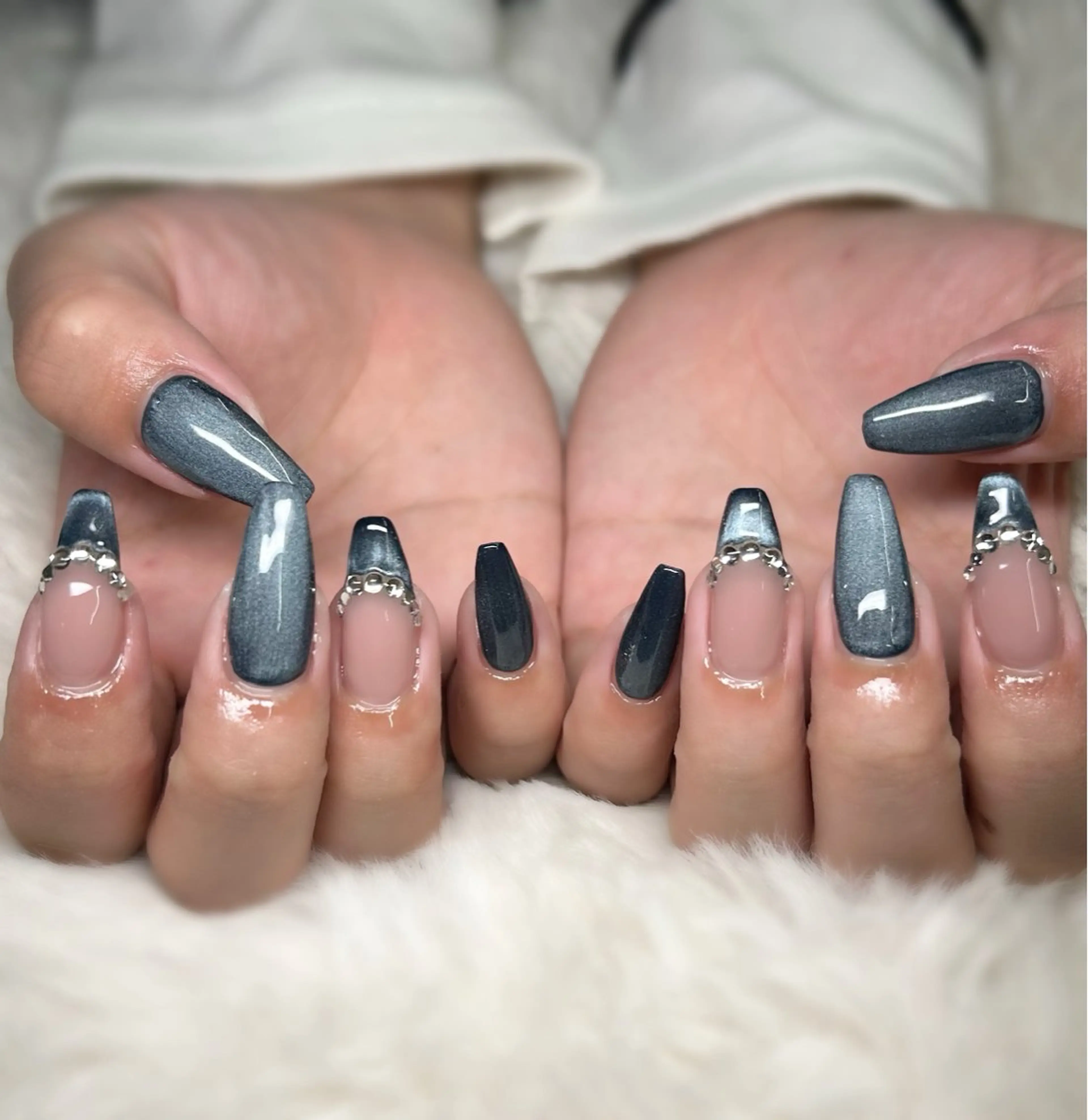 ネイル フレンチネイル マグネットネイル マグネットフレンチ ハンドネイル yamane de  salonのネイルデザイン