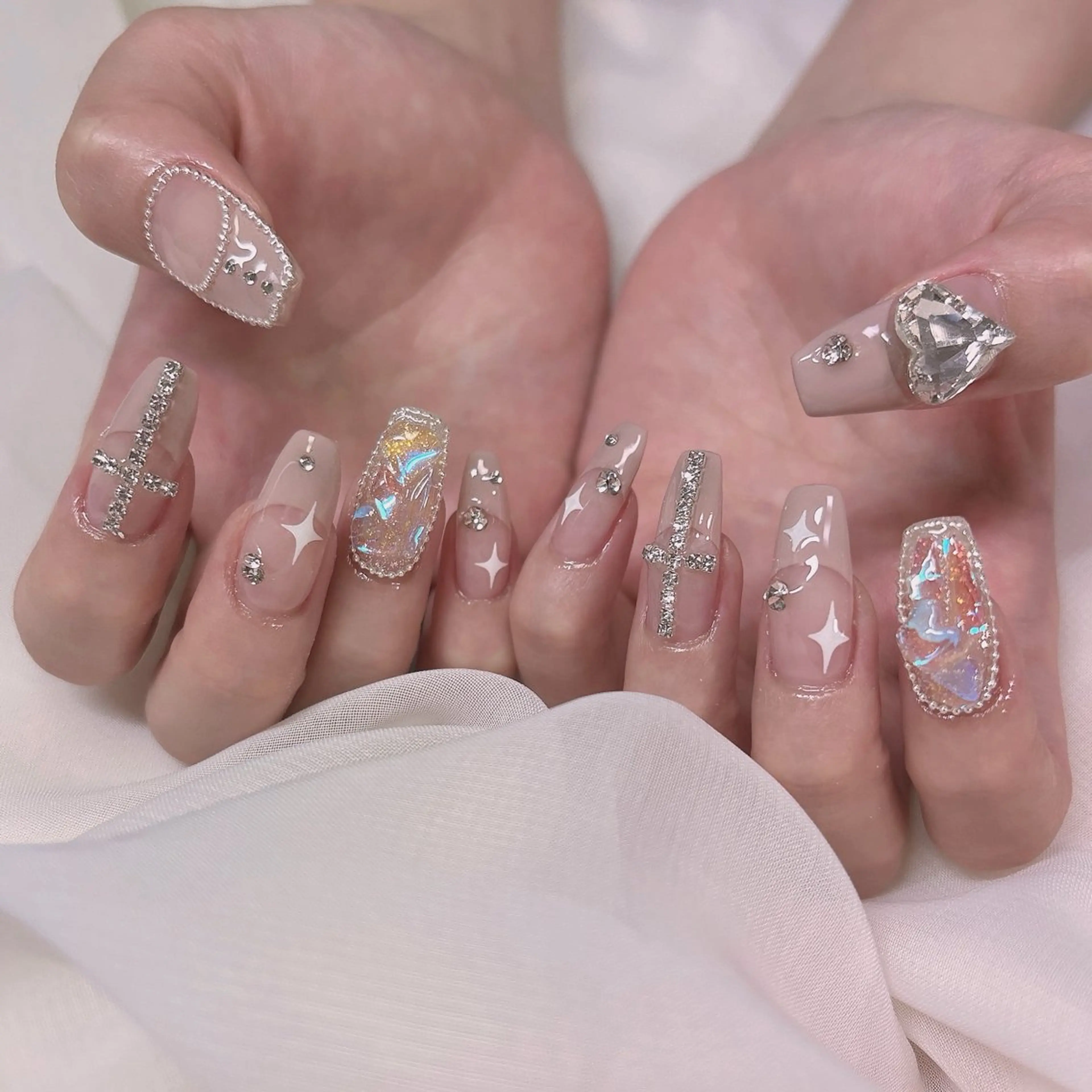 ネイル ゴージャス 持ち込み ハンドネイル 𓂃🦢Aurora Swan🌙𓂃のネイルデザイン