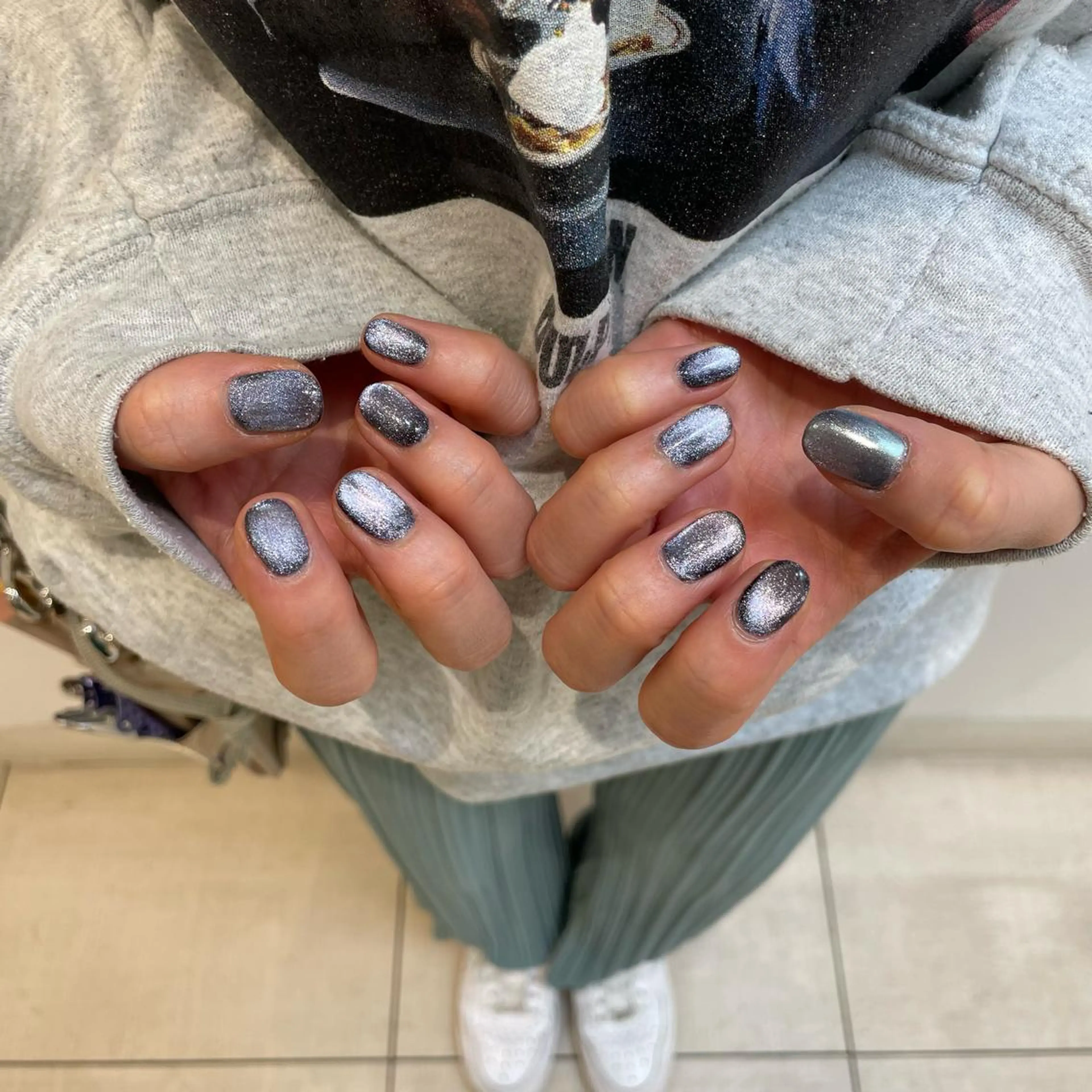 ネイル マグネットネイル ネイビー レイヤー/ハイトーン 🫧‪Erikaのヘアスタイル