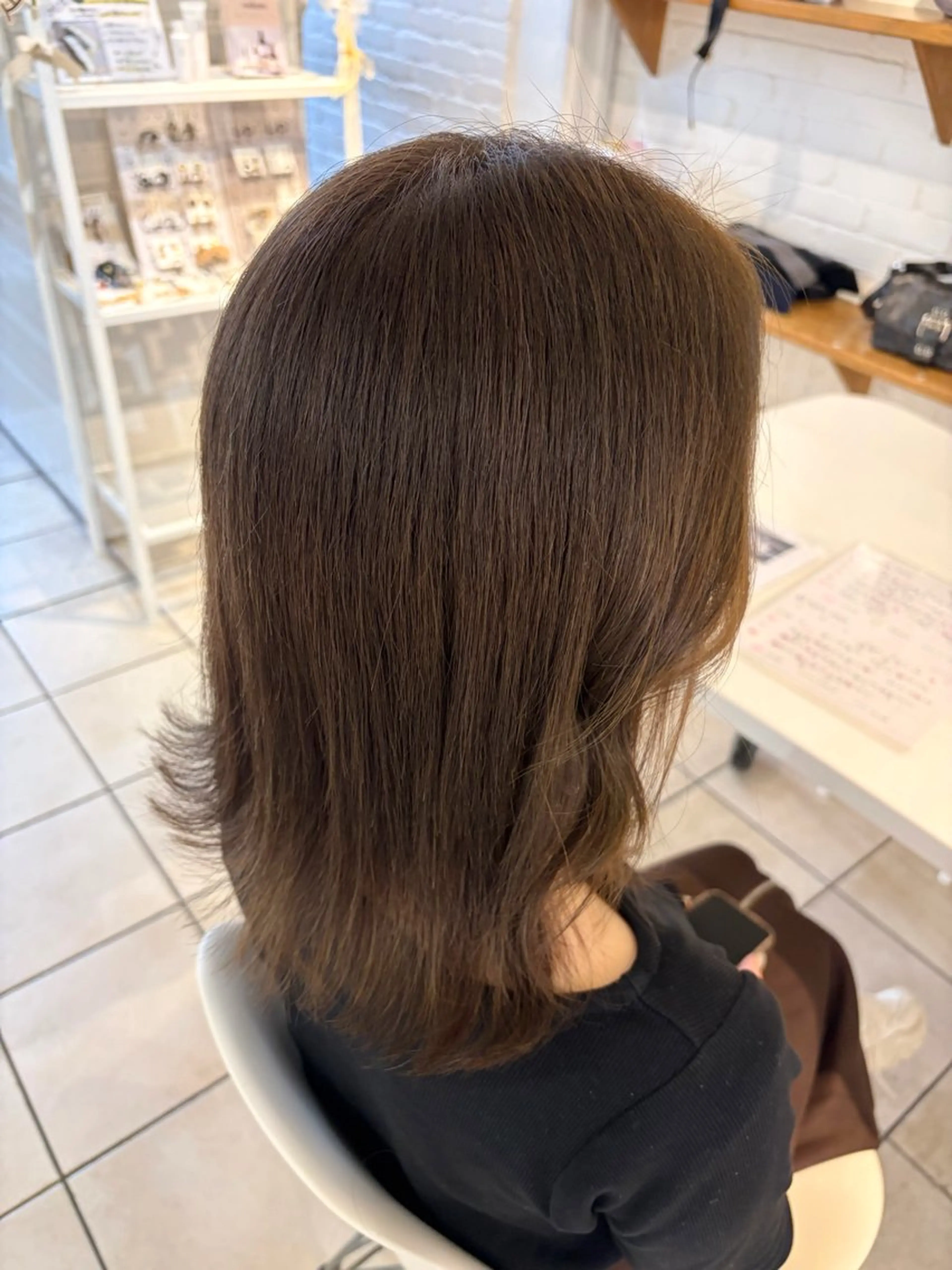 ミディアム カラー ベージュカラー ブリーチ ダブルカラー ブリーチなしカラー オリーブベージュ ヘアカラー トリートメント 🩰韓国レイヤー🩷 艶カラー🌷小栁歩美のヘアスタイル