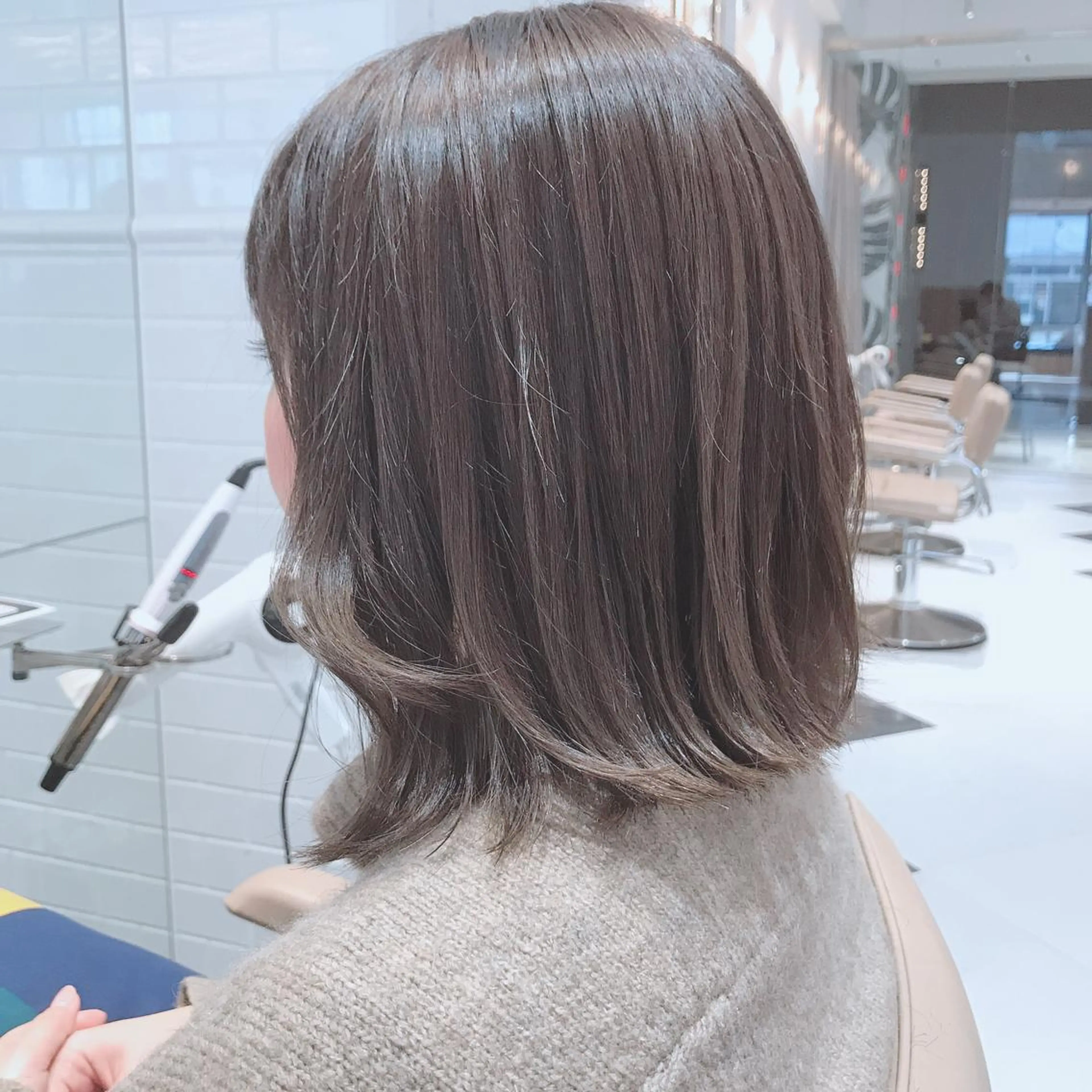 ミディアム カラー グレージュ イルミナカラー ボブ 外ハネヘア カット ヘアカラー トリートメント ボブ/ハイトーン 立川loose 下田のヘアスタイル