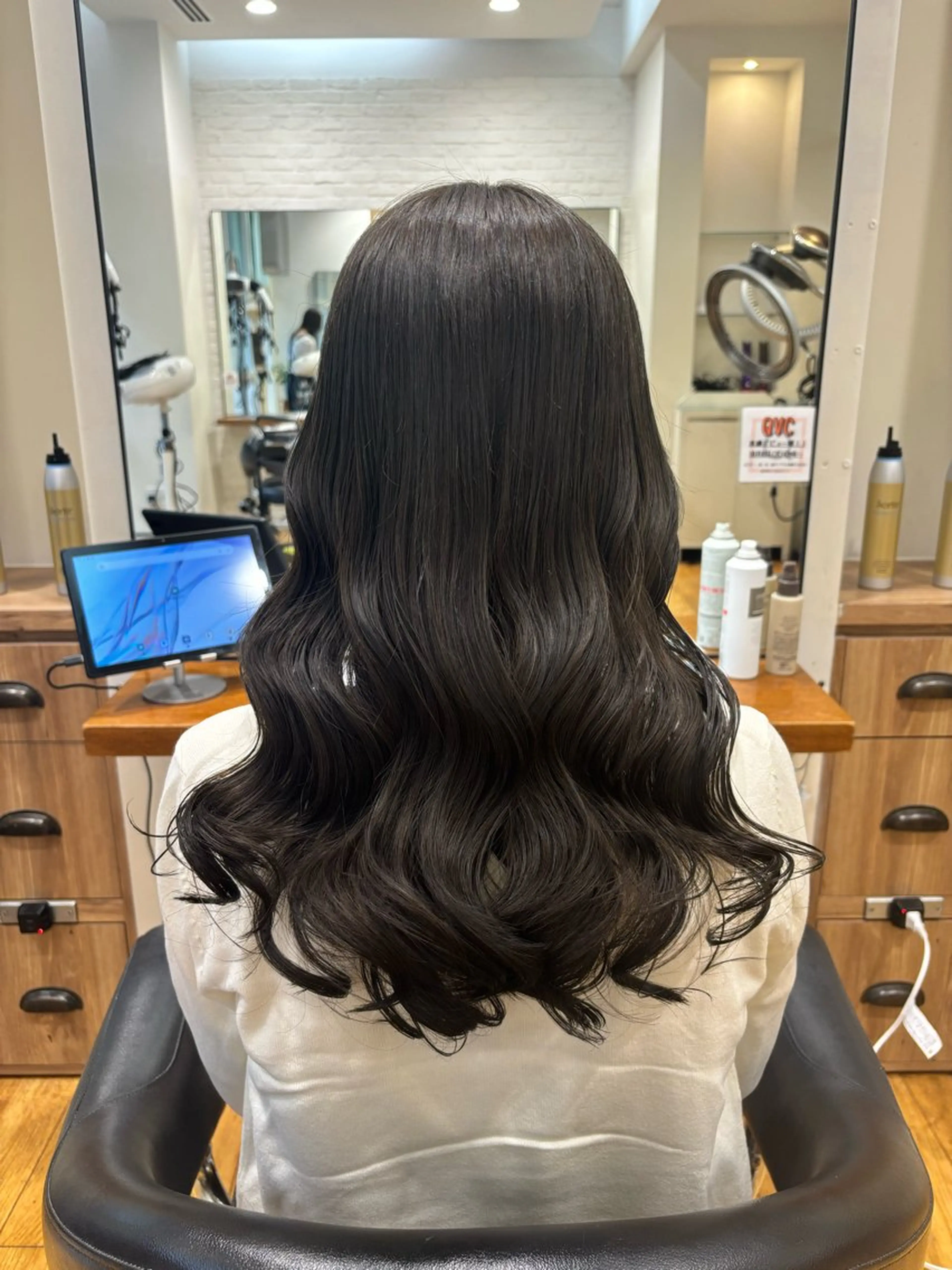 セミロング コテ巻き風パーマ🫧 麻尋のヘアスタイル