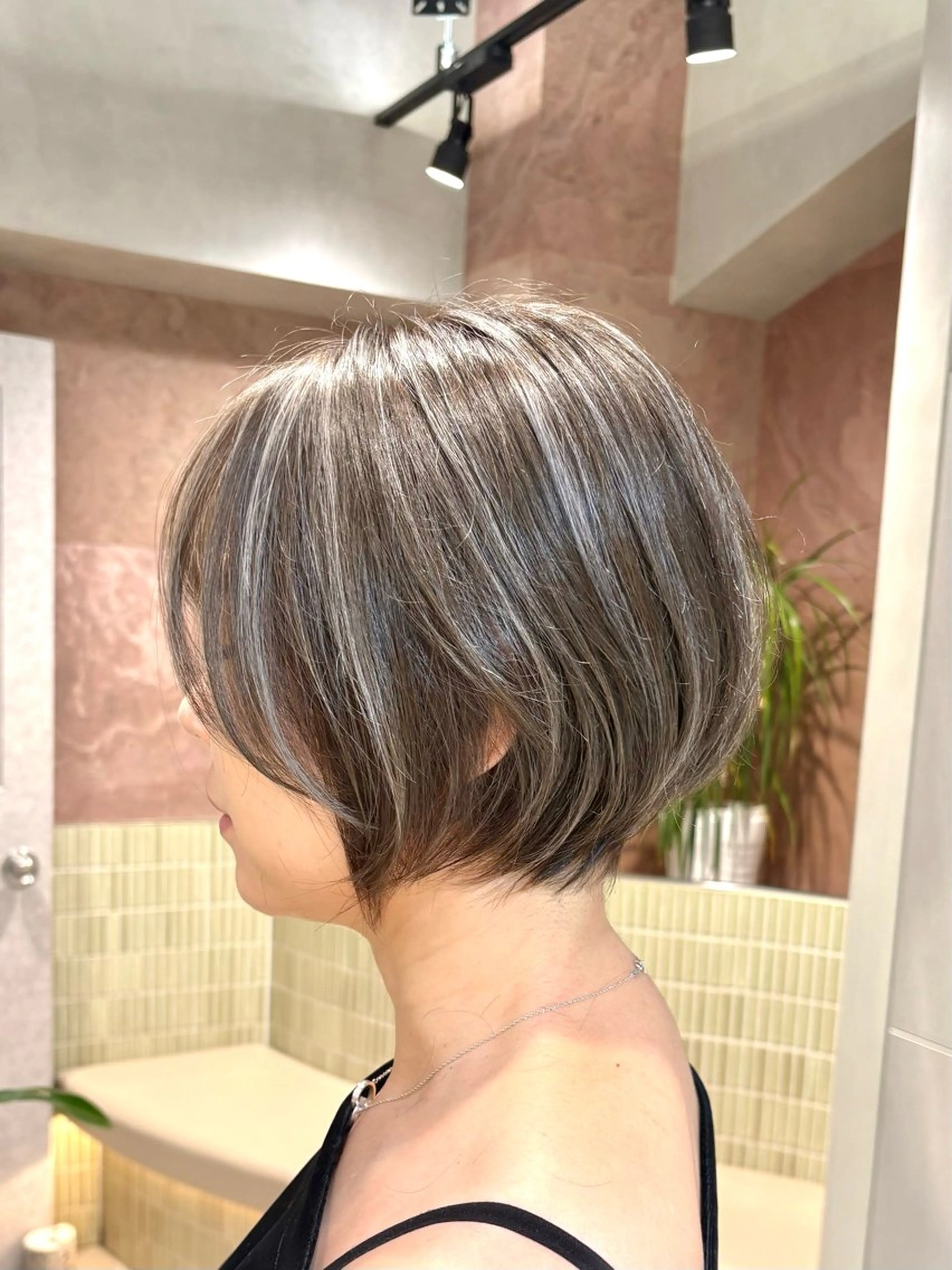 ショート カット ヘアカラー トリートメント 🩵縮毛矯正/ブリー チ/髪質改善/いつかのヘアスタイル