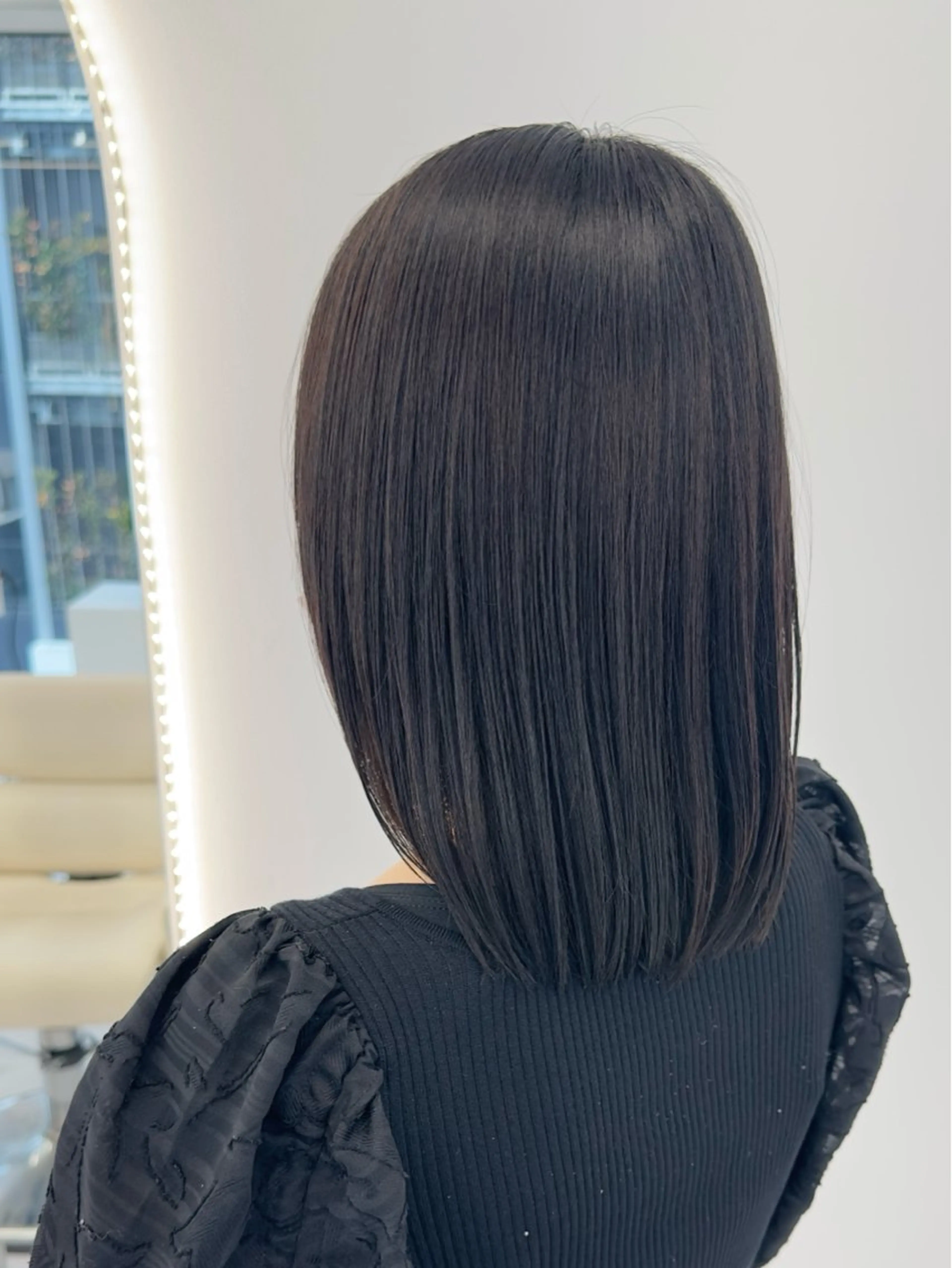 ミディアム WHITELY     Shibuya所属・プライベートサロン Akane🤍のヘアスタイル