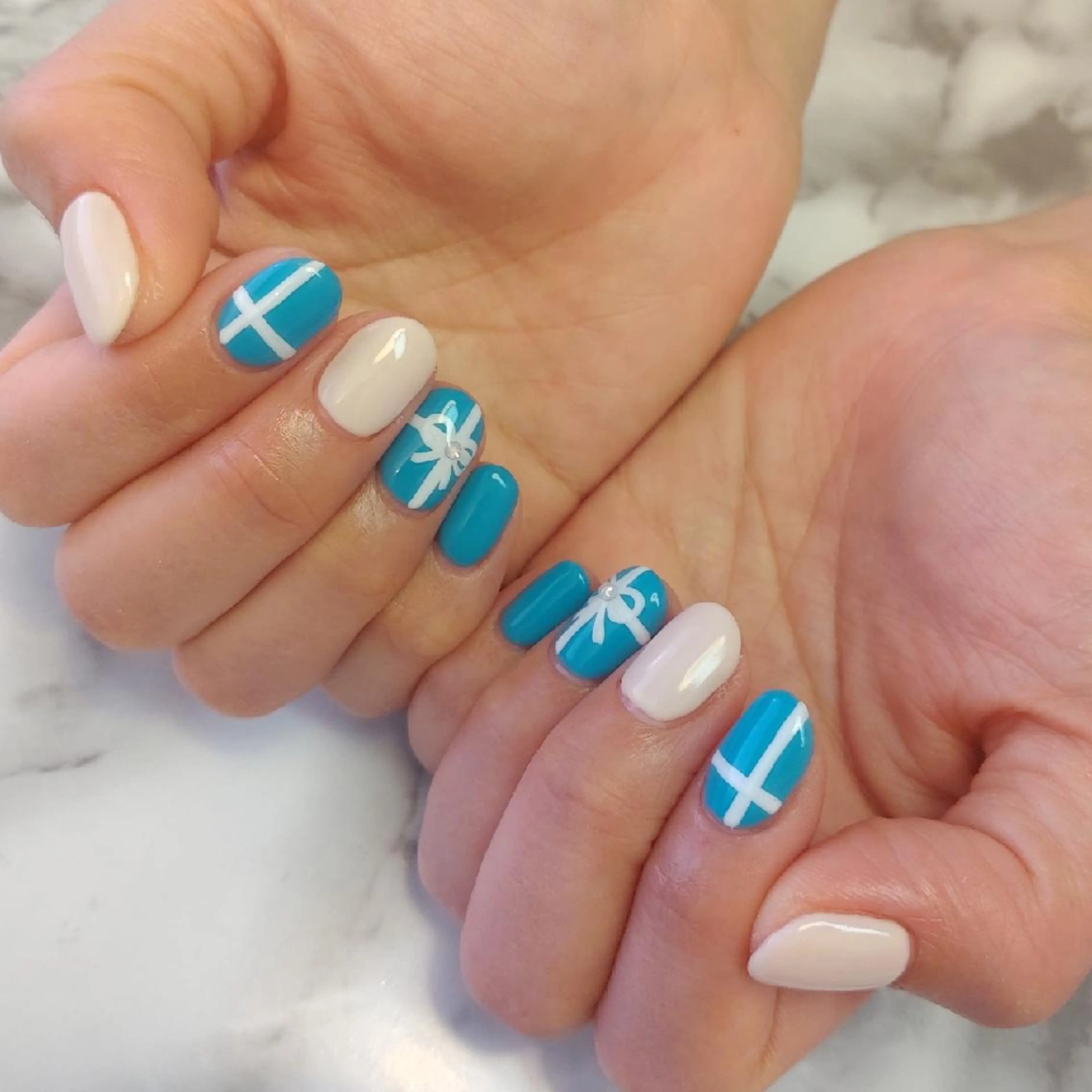 ネイル リボン ジェヌインネイル 河内のネイルデザイン