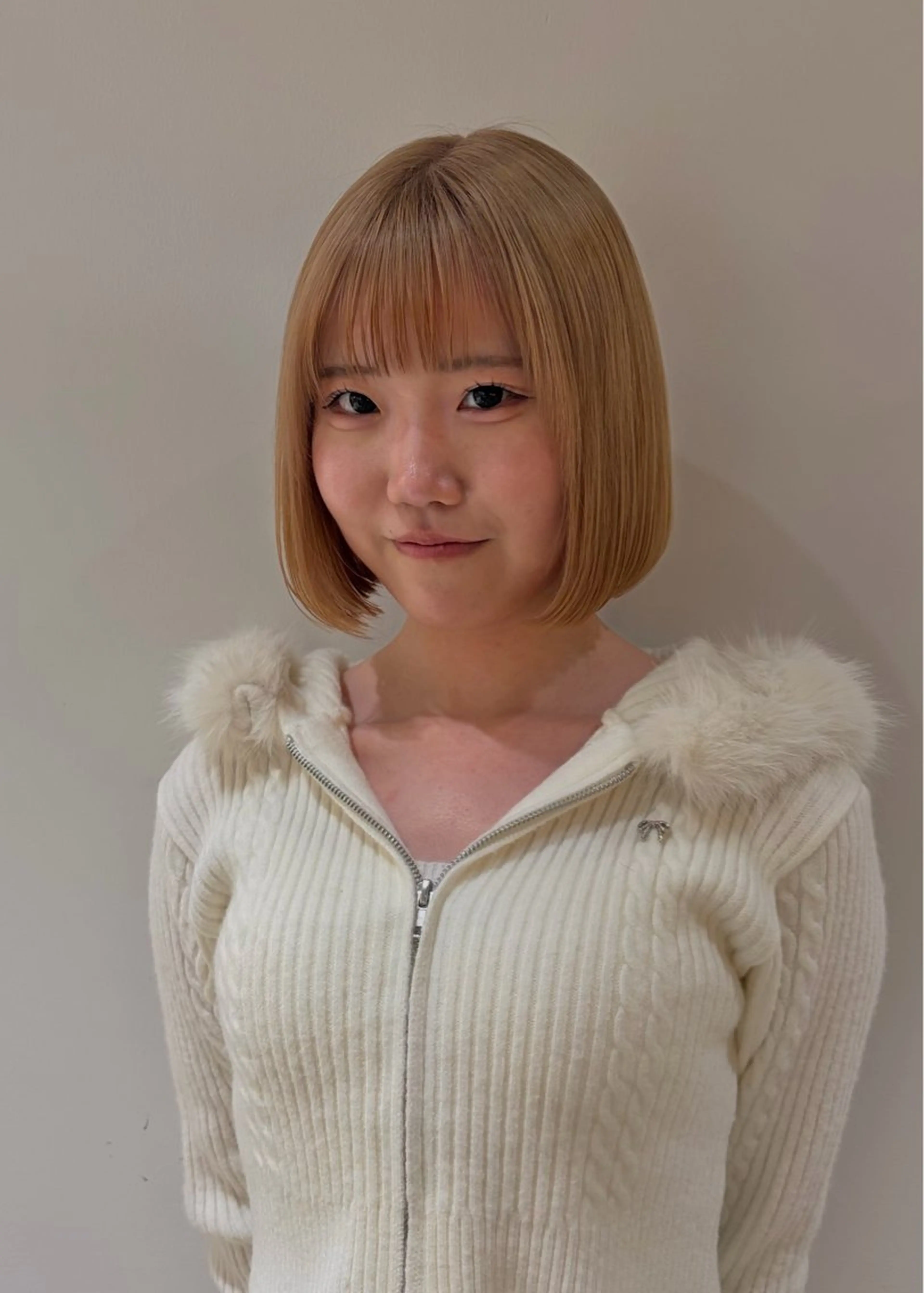 ミディアム カラー ベージュカラー ミルクティーベージュ ヘアカラー ハイライト/ブリーチ /綾華のヘアスタイル