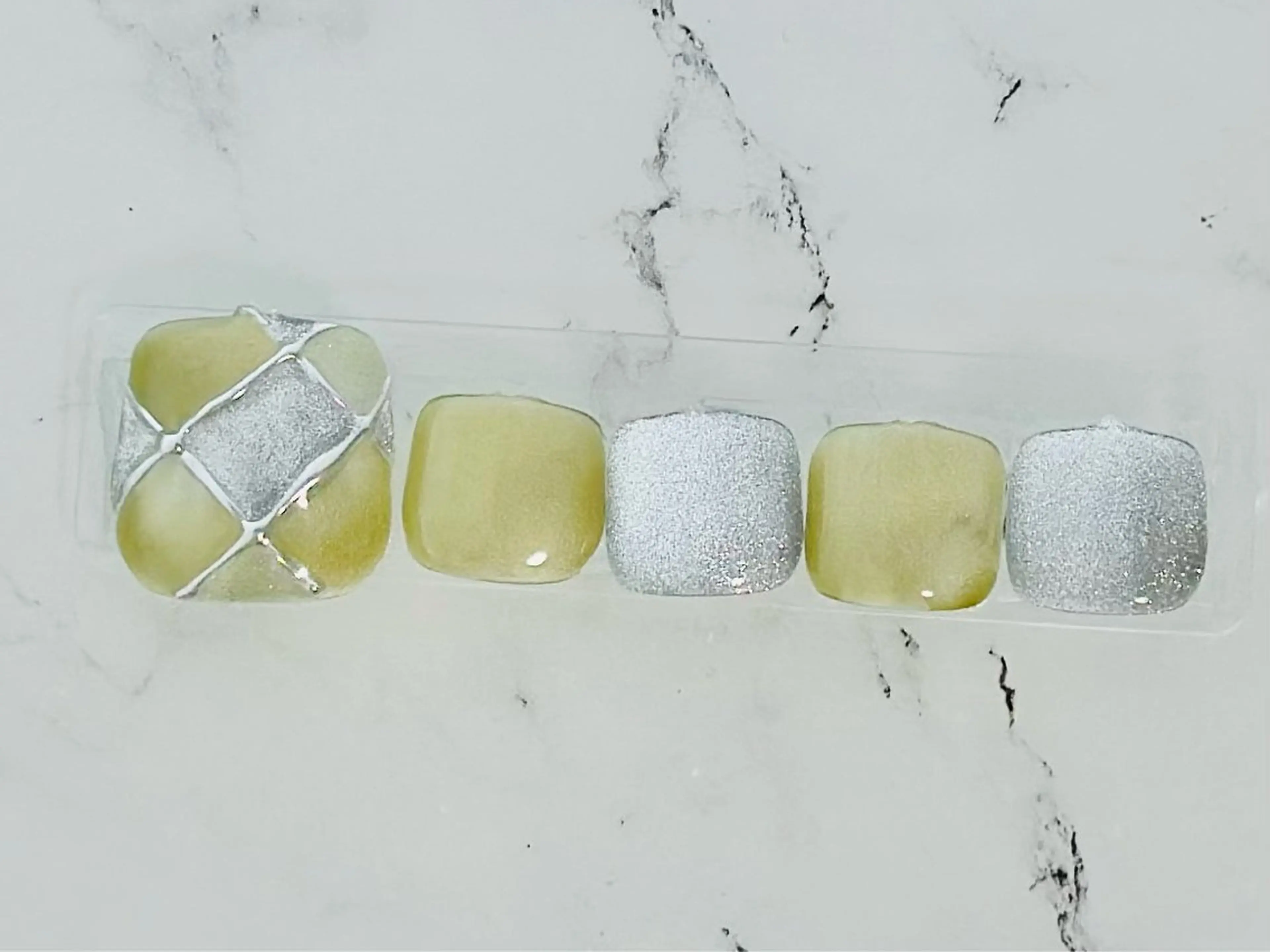 ネイル フットネイル nailsalon oluoluのネイルデザイン