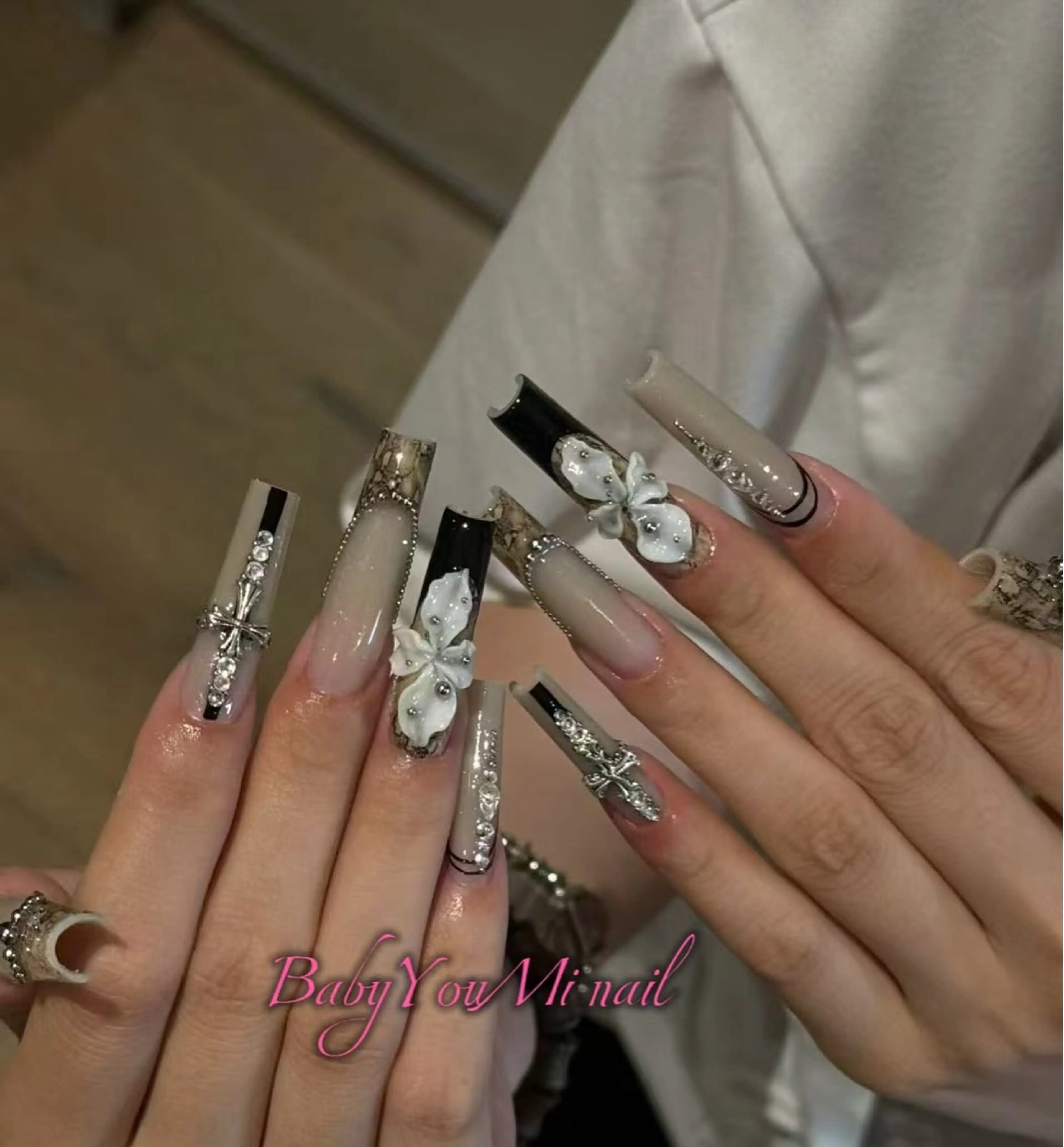 ネイル オーロラネイル フラワーネイル フットネイル フレンチネイル ジェルネイル ハンドネイル BabyYouMi nailのネイルデザイン