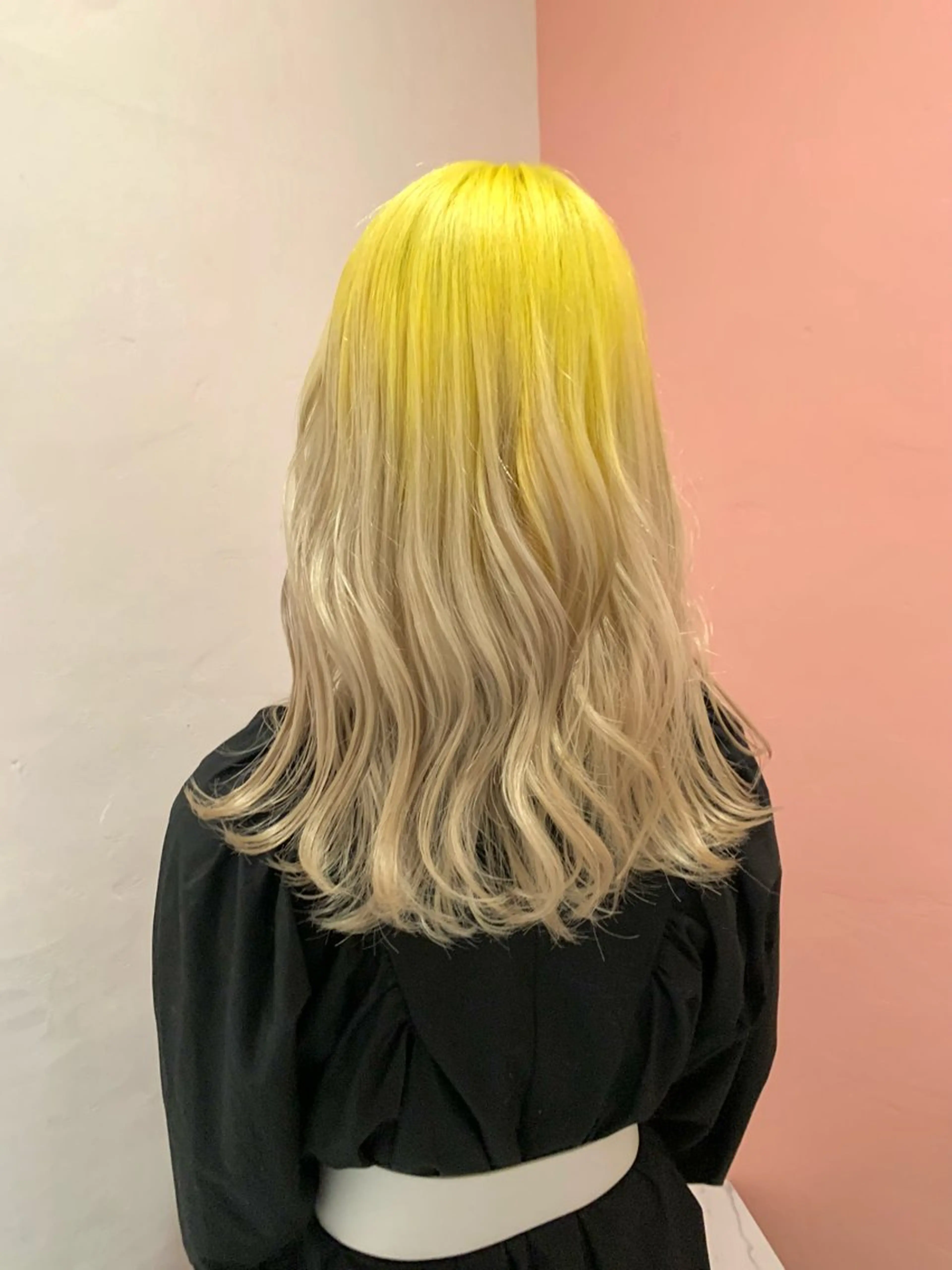 カラー hinata /ハイトーンのヘアスタイル