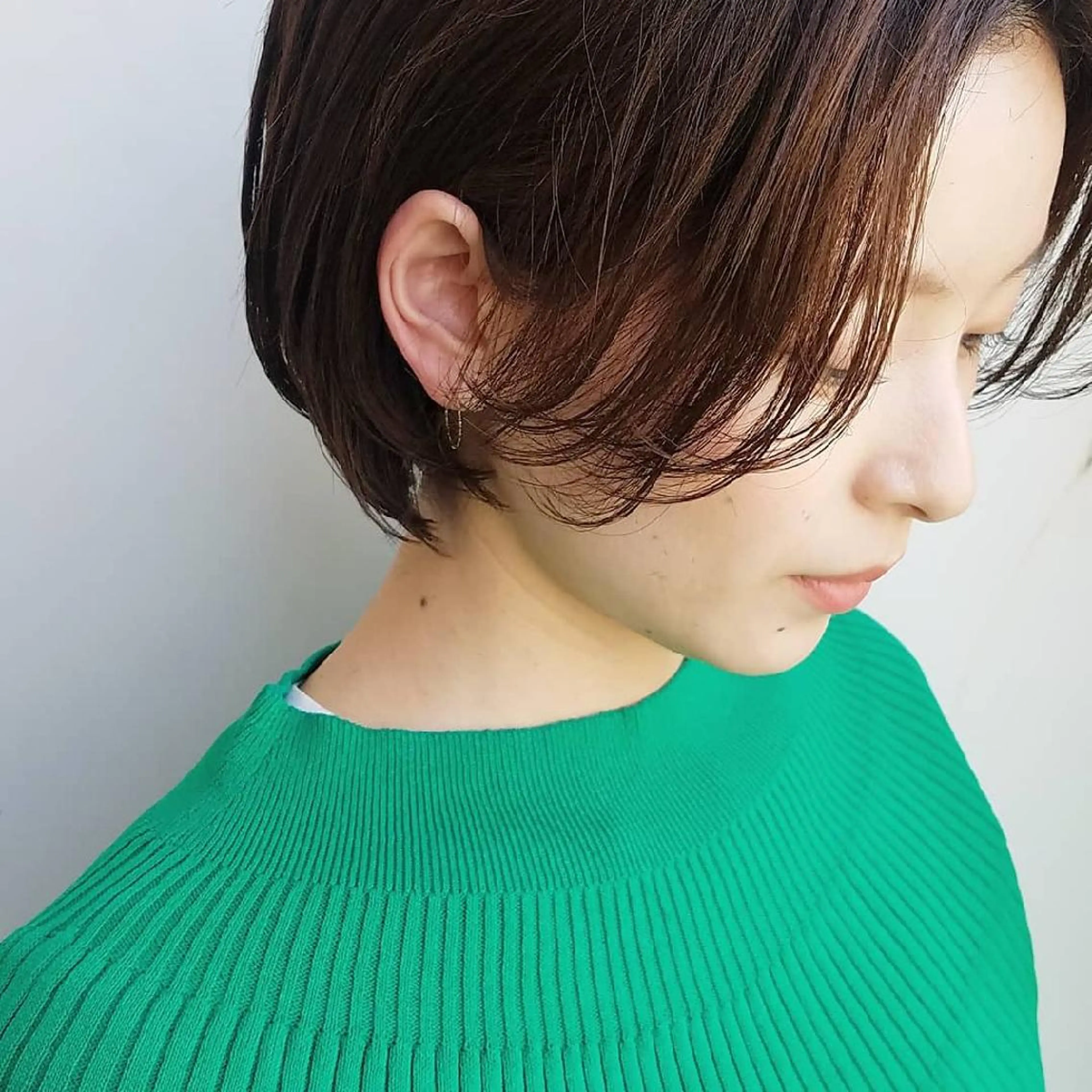 ショート カラー くせ毛 iplus まつげ、眉毛、耳つぼのマツエク・マツパデザイン