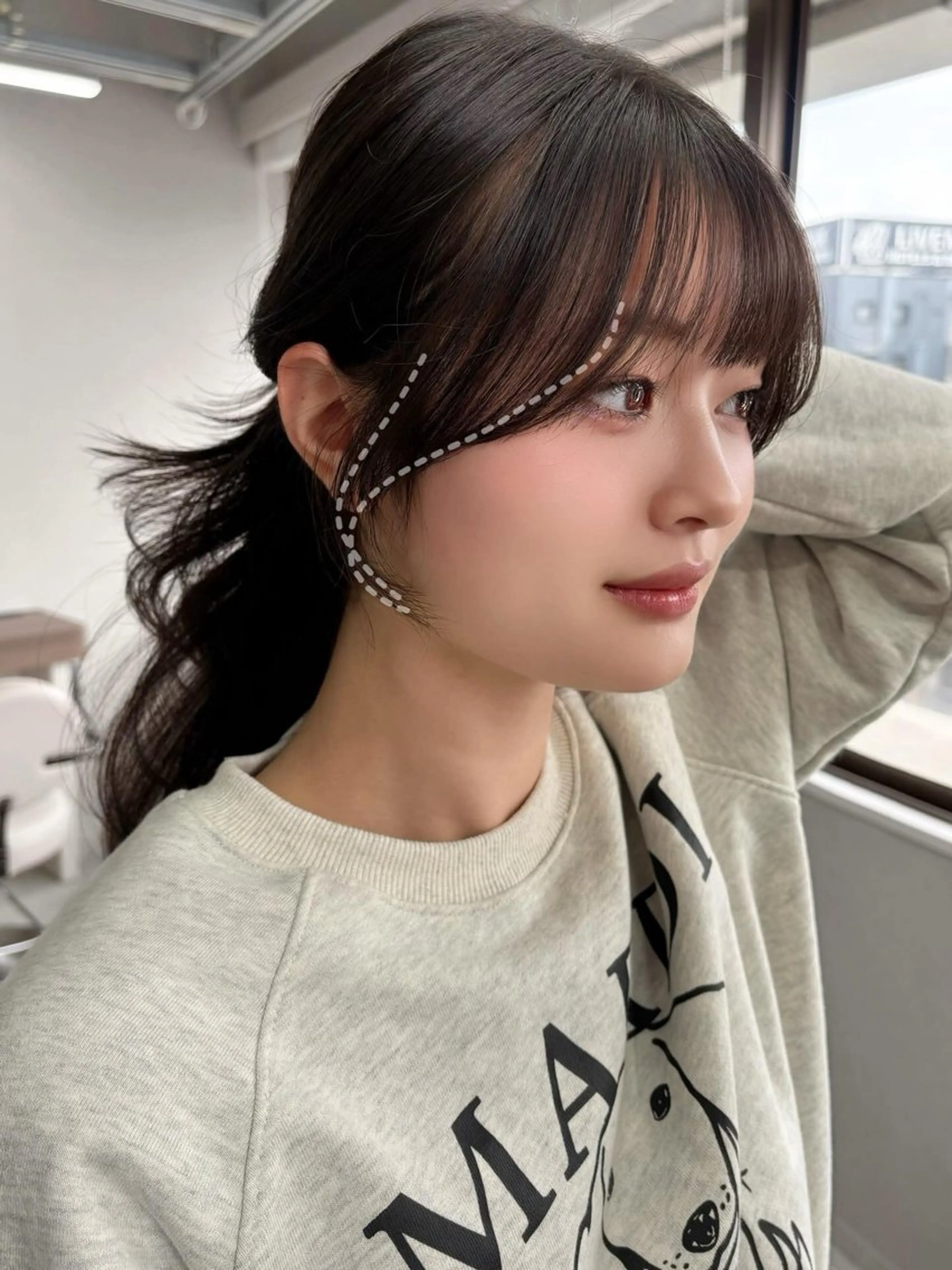 ロング 顔周りカット 髪質改善 レイヤーカット 小顔カット カット 友田 那都のヘアスタイル