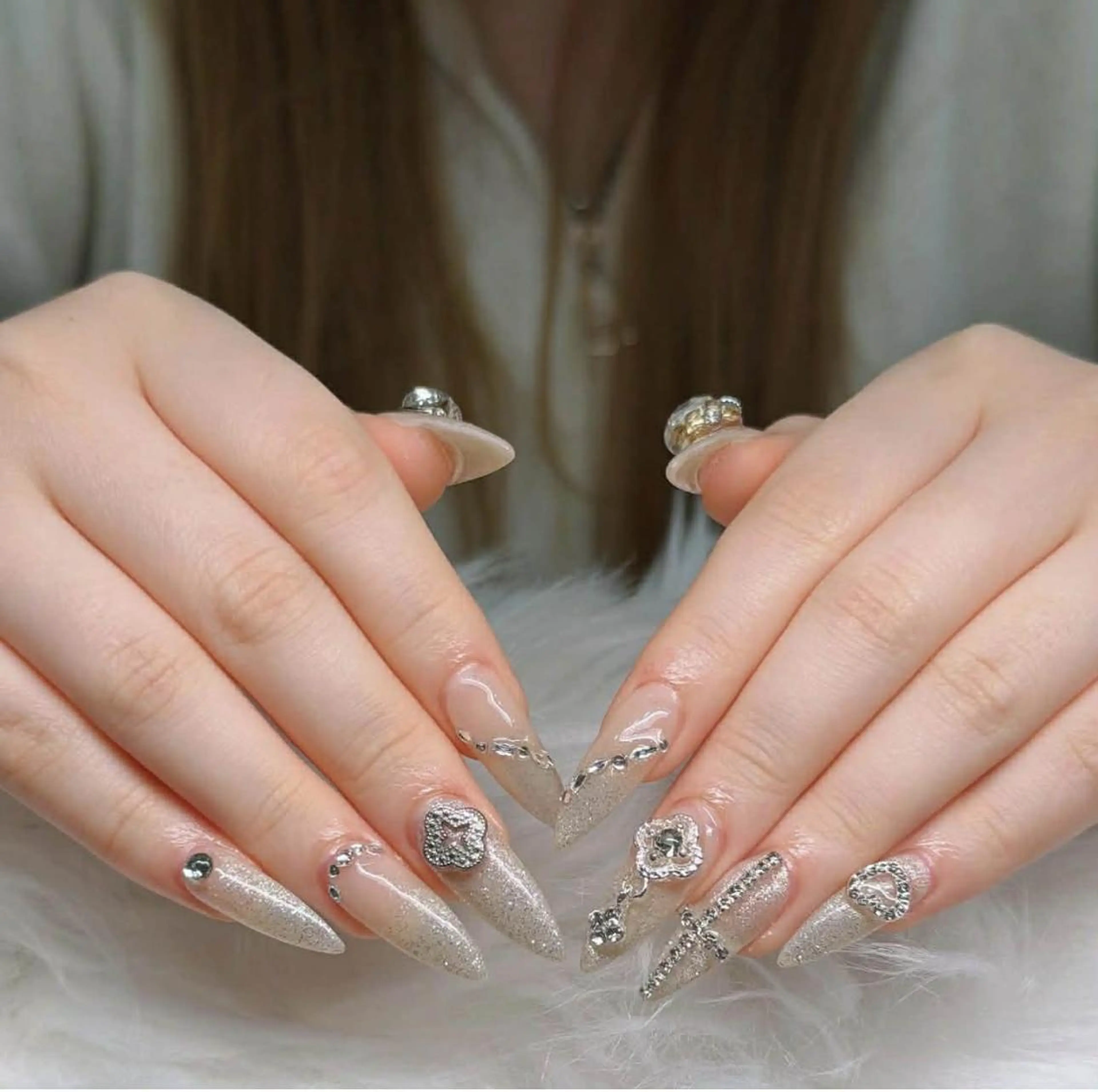 ロング カラー ベージュカラー グラデーションカラー ピンクカラー 韓国風ヘア ハンドネイル Bling Salonのネイルデザイン