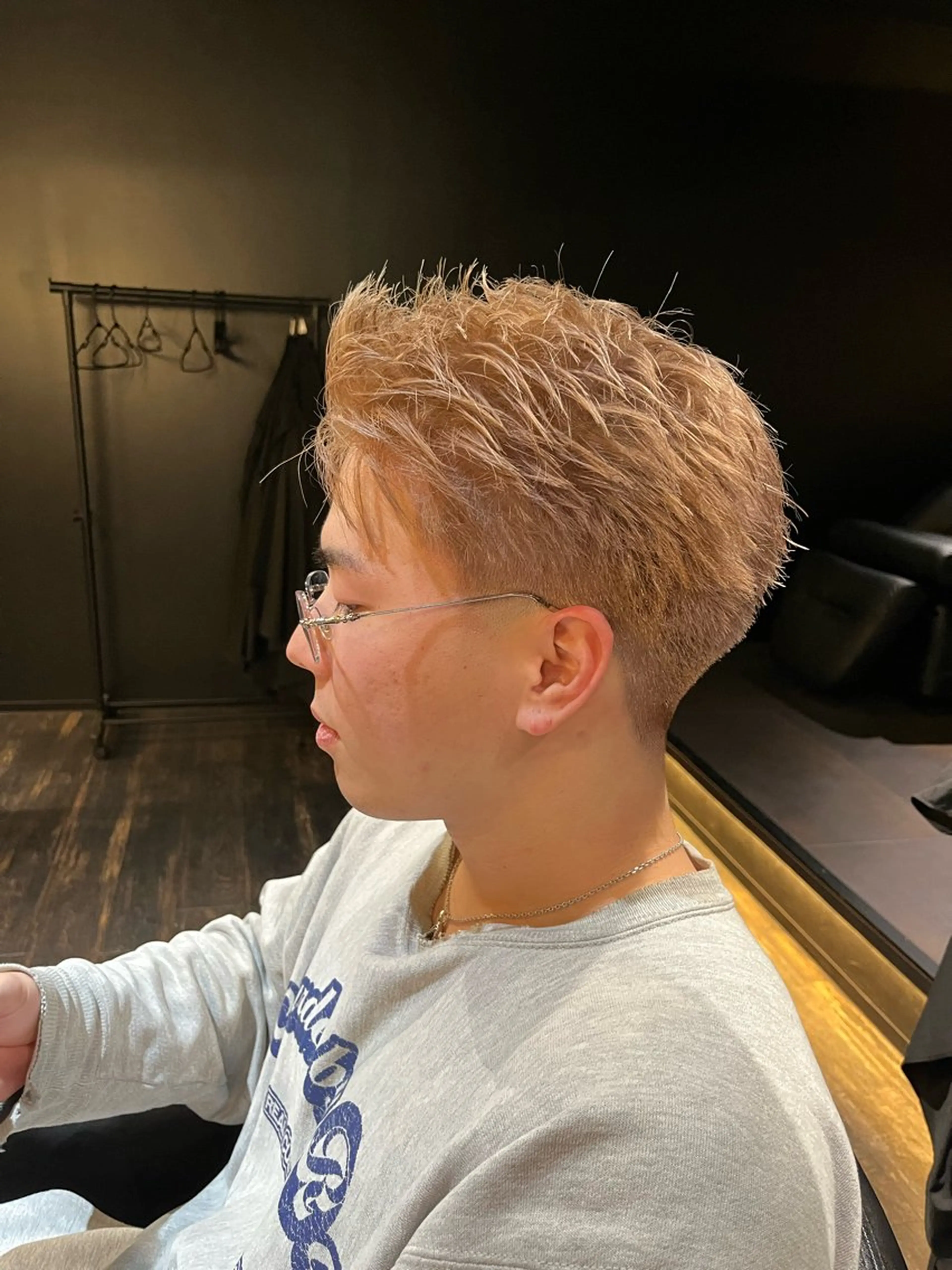 ショート カラー メンズ ベージュカラー ヘアカラー 齋木 陽輝のヘアスタイル