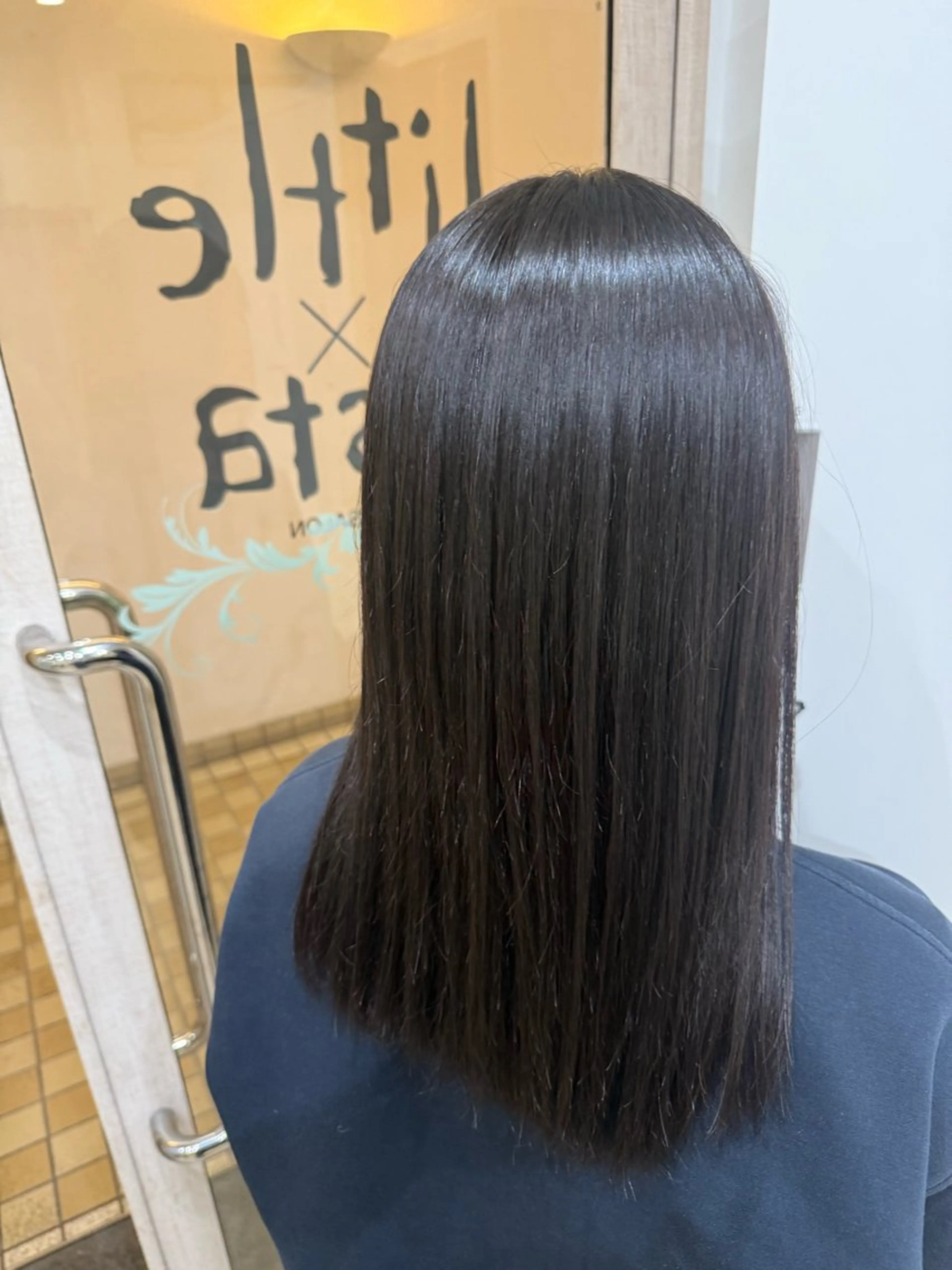 セミロング little×esta 大名 【リトルエスタ】所属・littleesta 那月のヘアスタイル