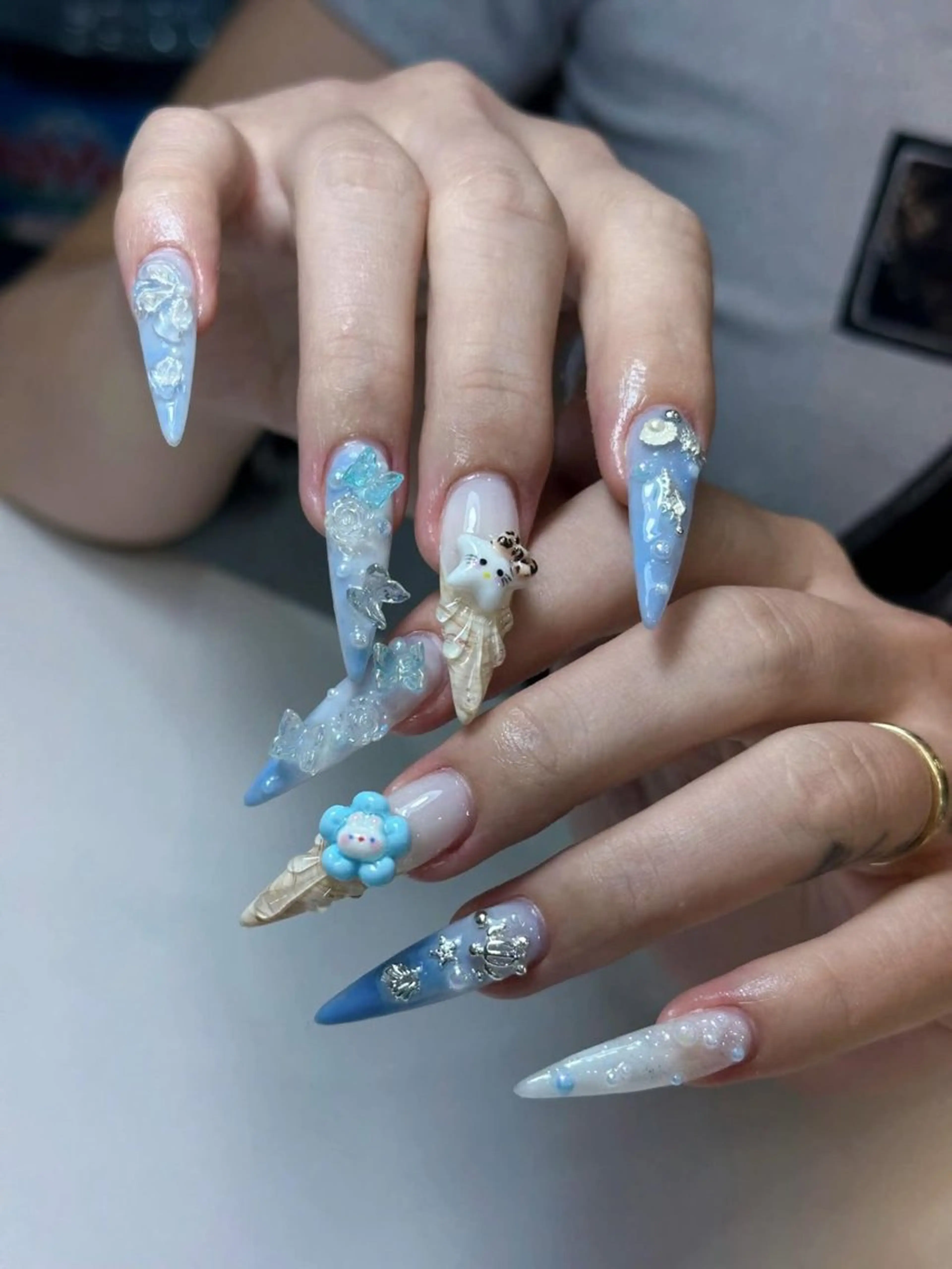 ネイル アートネイル ブルー ガーリー グラデーション 韓国ネイル Rin Nail 新大久保店のネイルデザイン