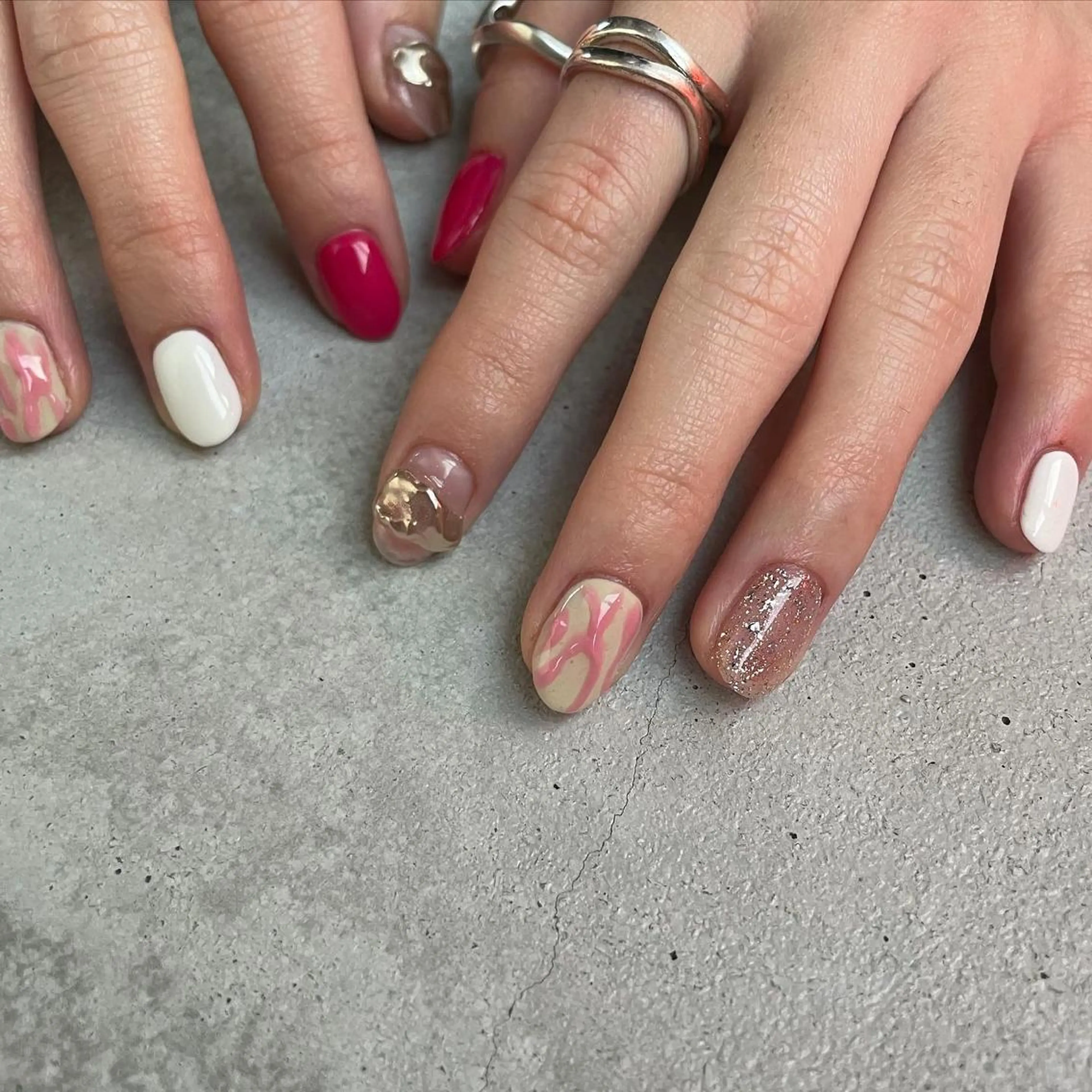 ネイル カジュアル ミラーネイル ニュアンスネイル オフィスネイル ワンカラーネイル ハンドネイル ハンドケア lyly.nail所属・lylynail YUUKAのネイルデザイン