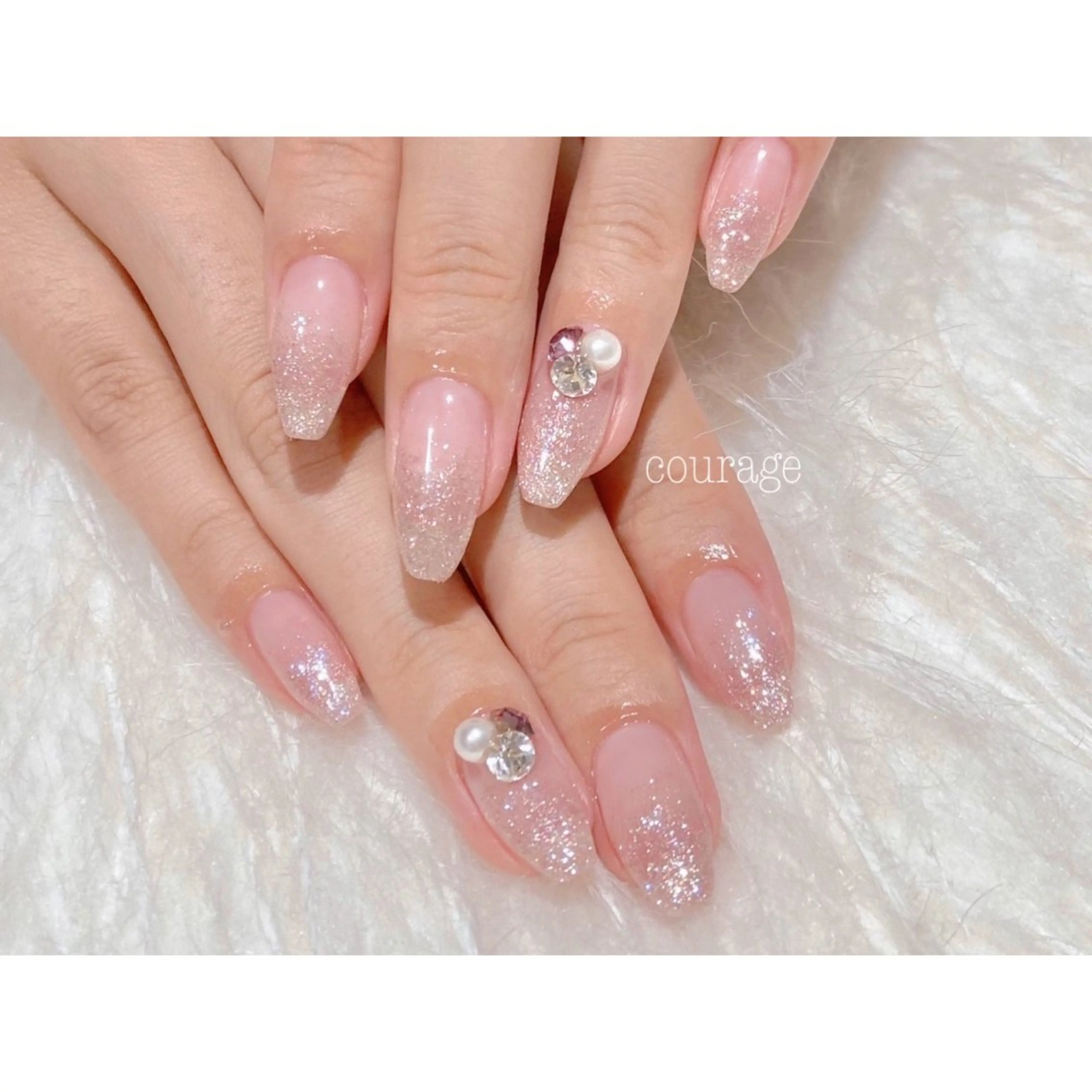 ネイル グラデーション キラキラネイル ラメ(グリッター) ラメグラデーション ハンドネイル ネイルサロンcourage所属・ネイルサロン courageのネイルデザイン