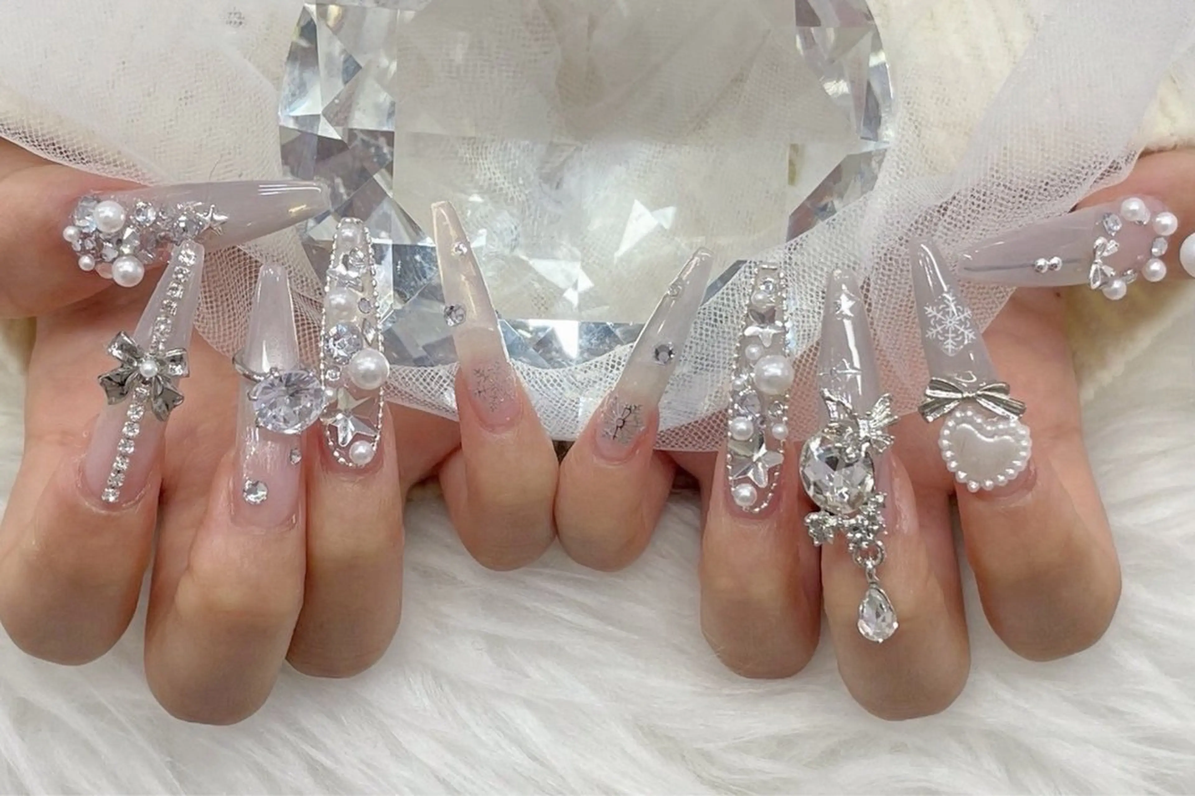 ネイル アートネイル オーロラネイル チークネイル 長さ出し フットネイル ハンドネイル ハンドケア Mio_ Noiranailのネイルデザイン