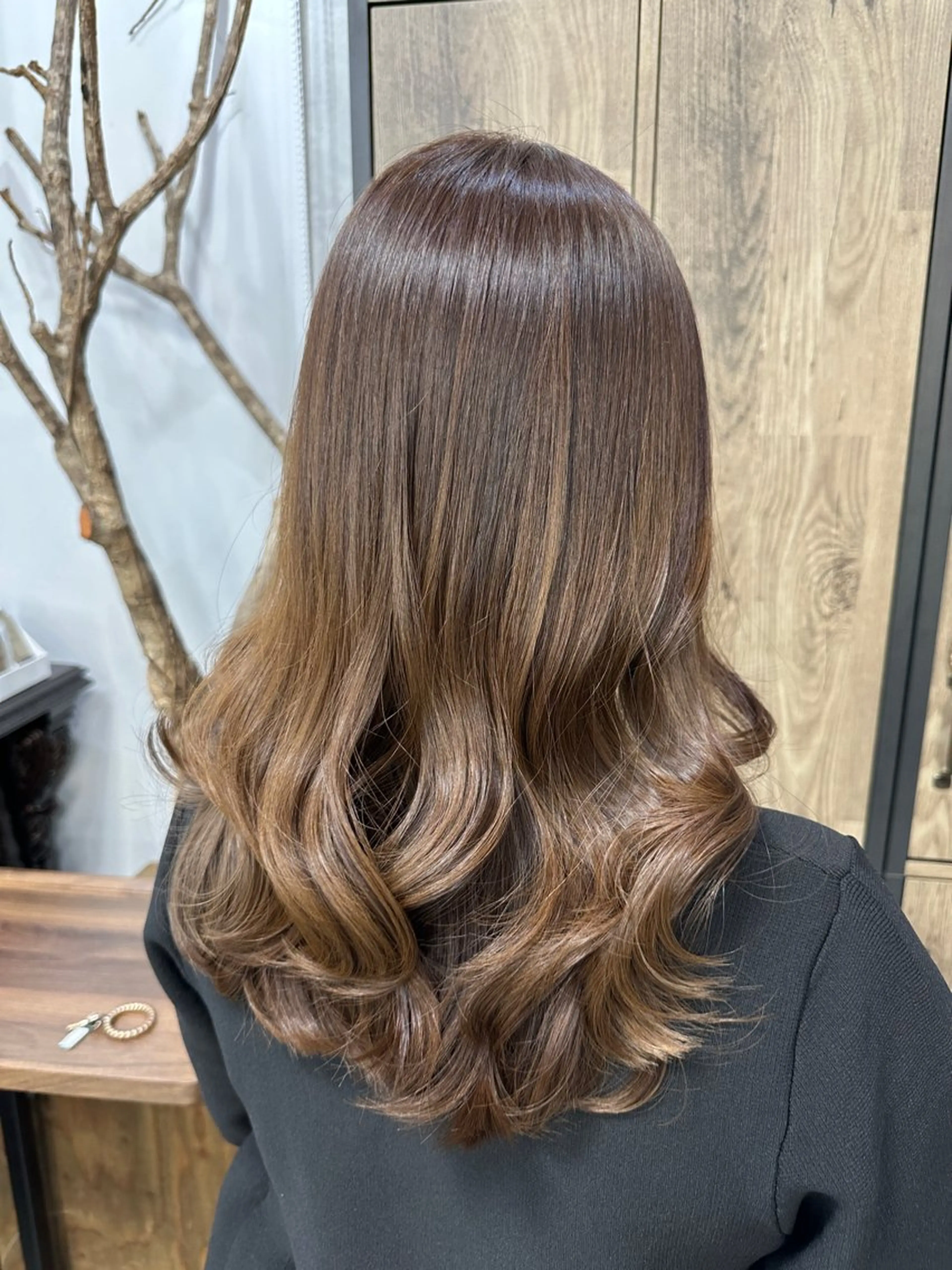 ロング レイヤーカット カット ヘアカラー トリートメント 鈴木 菜々映のヘアスタイル