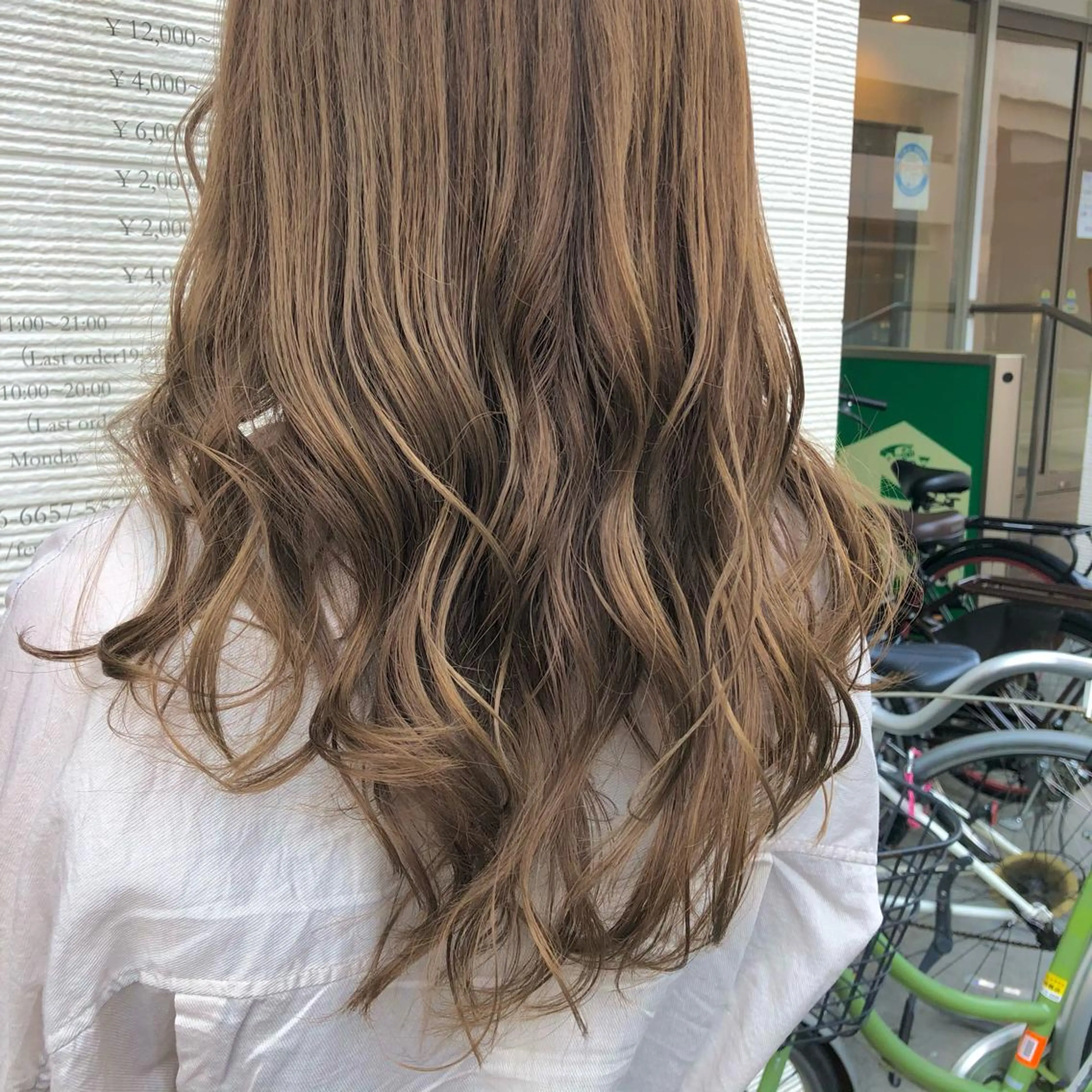 ロング カラー ベージュカラー ハイライトカラー ハイライト ,comma momoka🪄のヘアスタイル