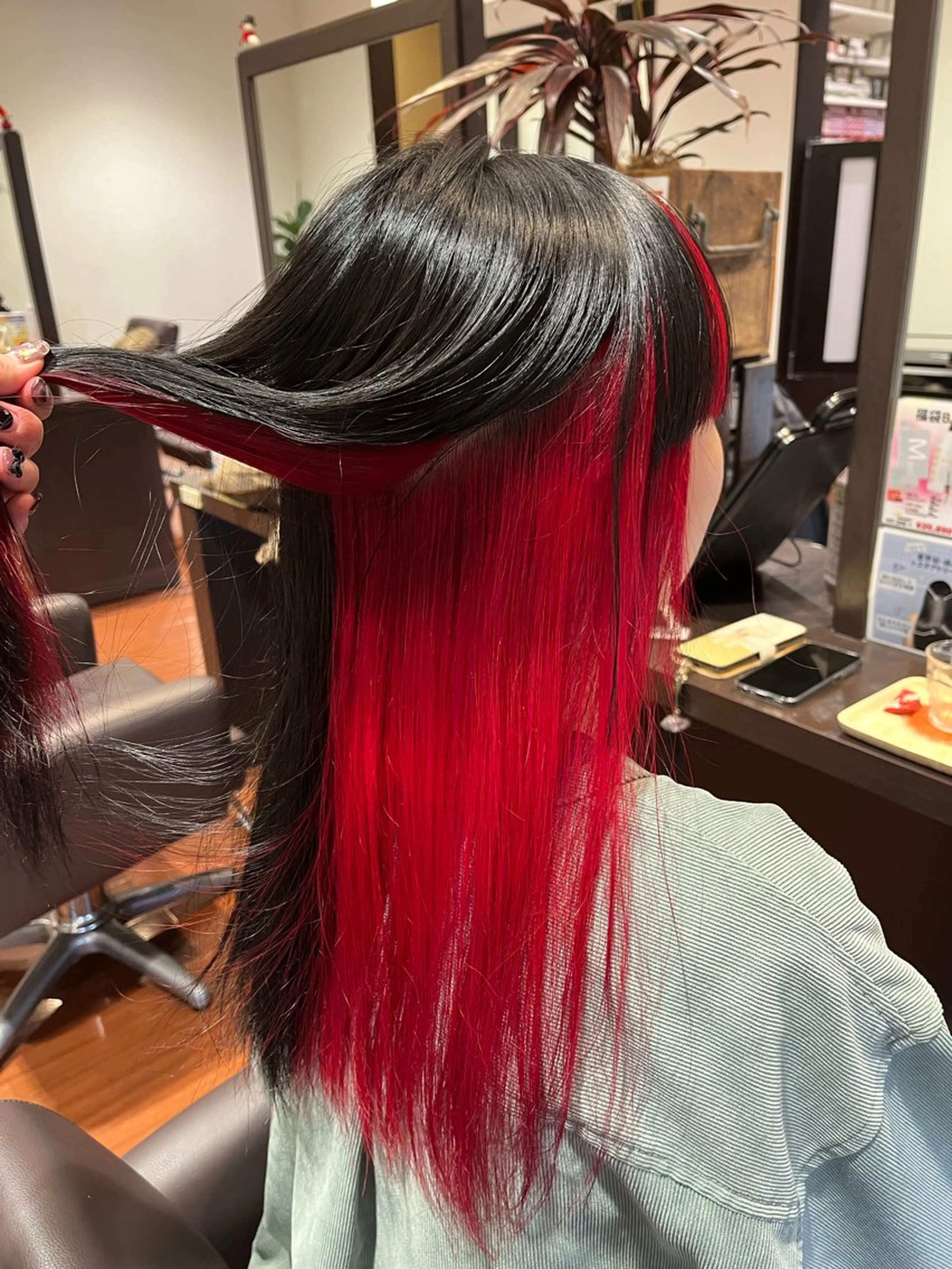 セミロング カラー イヤリングカラー レッドカラー ヘアカラー トリートメント 🐻牧野 芹帆🐻のヘアスタイル