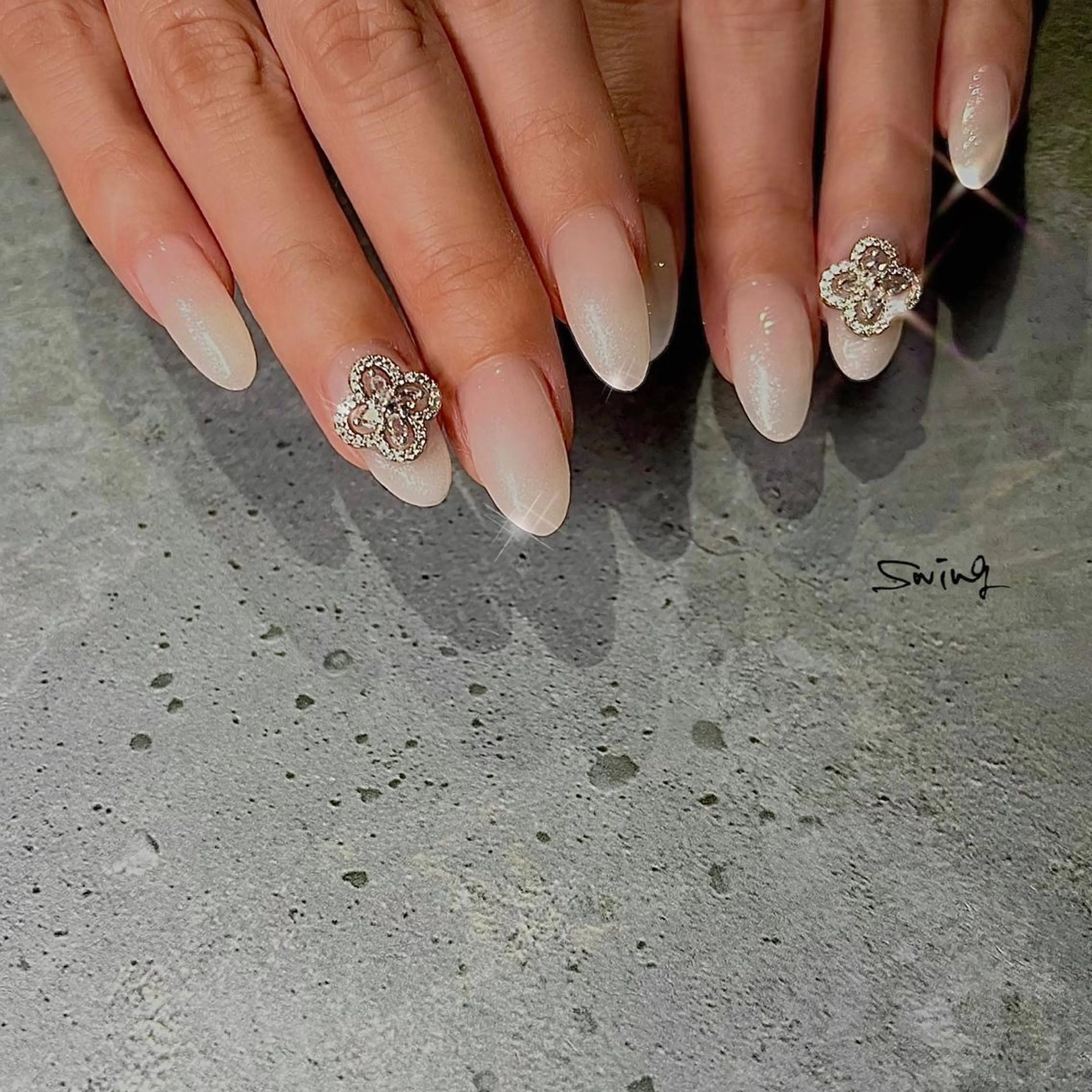 ネイル グラデーション ホワイト SWING Nail Salon所属・Yoshida Takakoのネイルデザイン