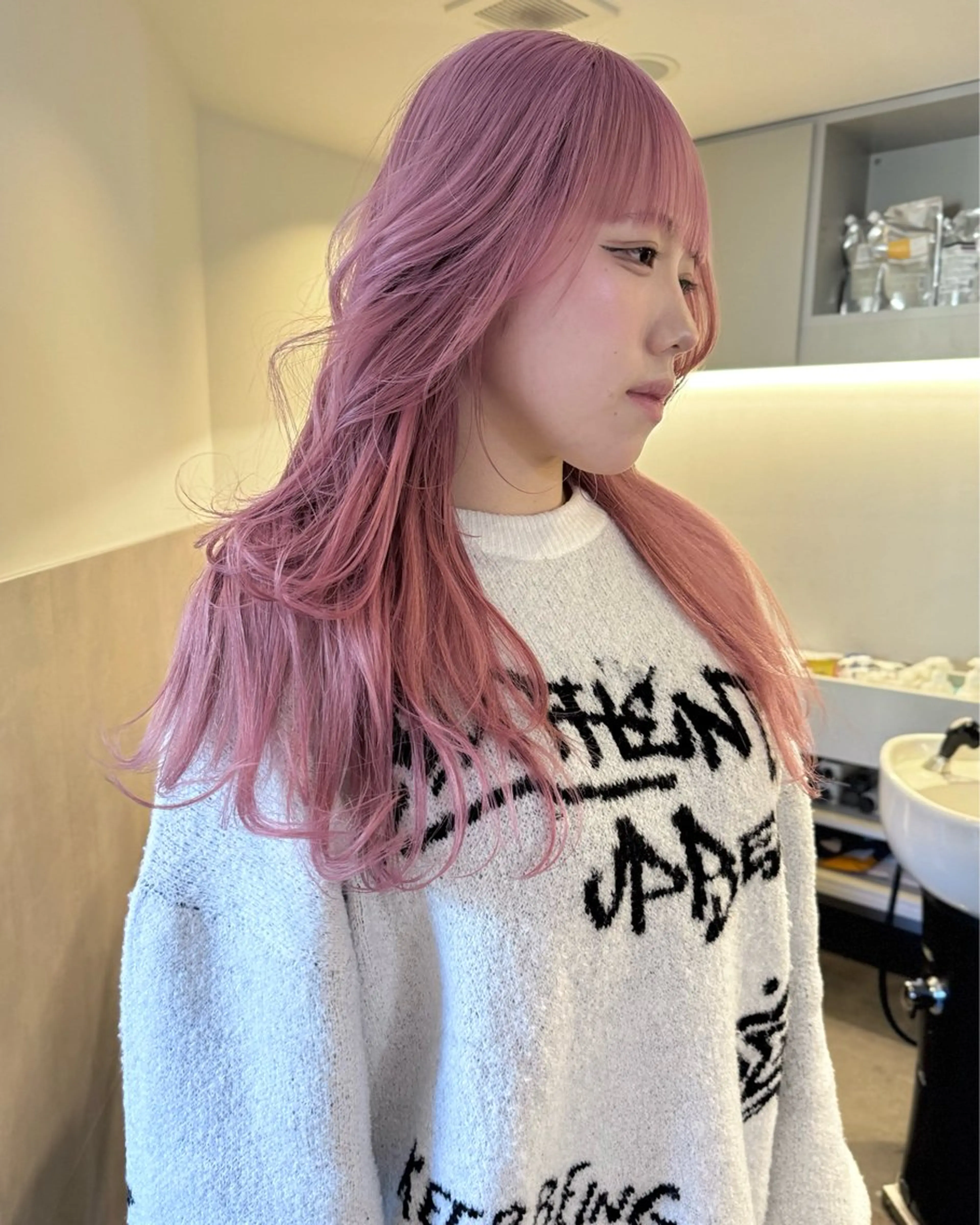 ロング カラー ブロンド ピンクカラー ホワイトブロンド ヘアカラー トリートメント RAIMA ハイトーン/レイヤーのヘアスタイル