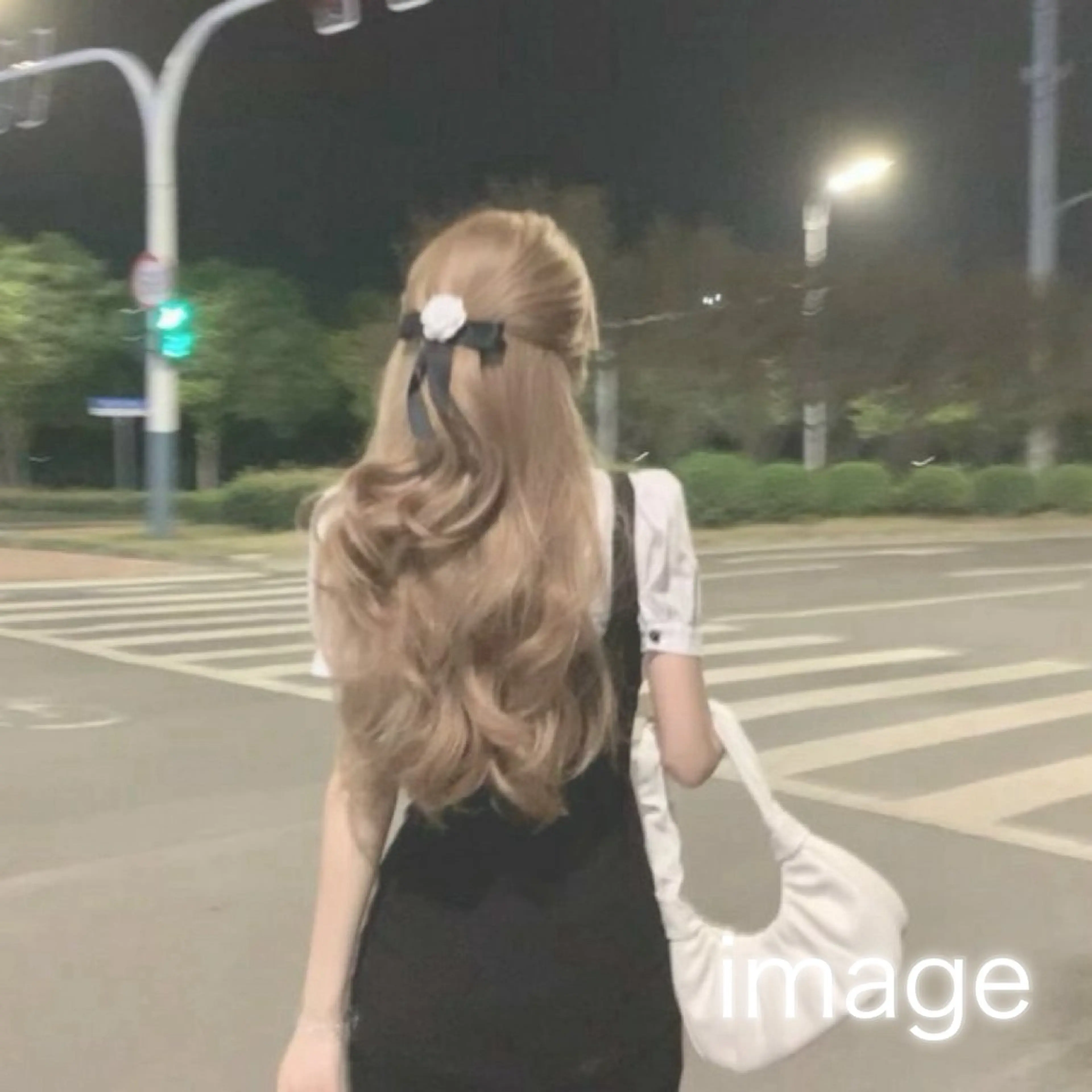 ロング カラー ヘアカラー トリートメント ヘッドスパ ヘアセット 透明感ベージュカラー 🪞上野🪞AIのヘアスタイル