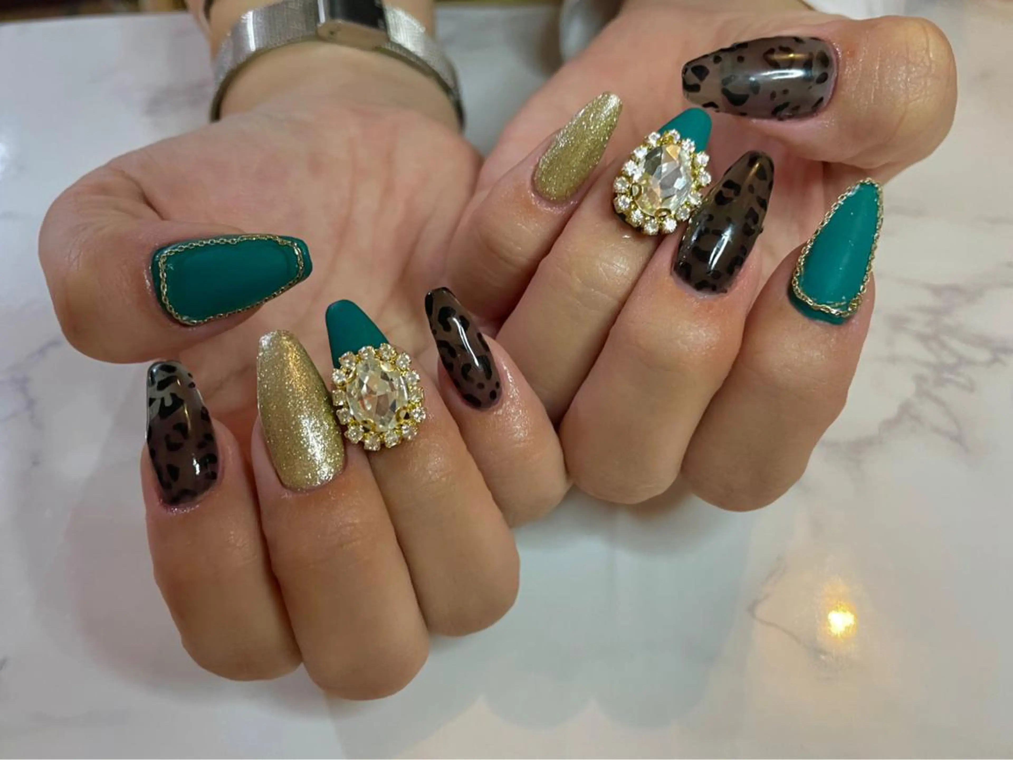 ネイル アニマル柄 アートネイル ゴールド グリーン マットネイル ハンドネイル PｰPOP所属・青木 ひろえのネイルデザイン