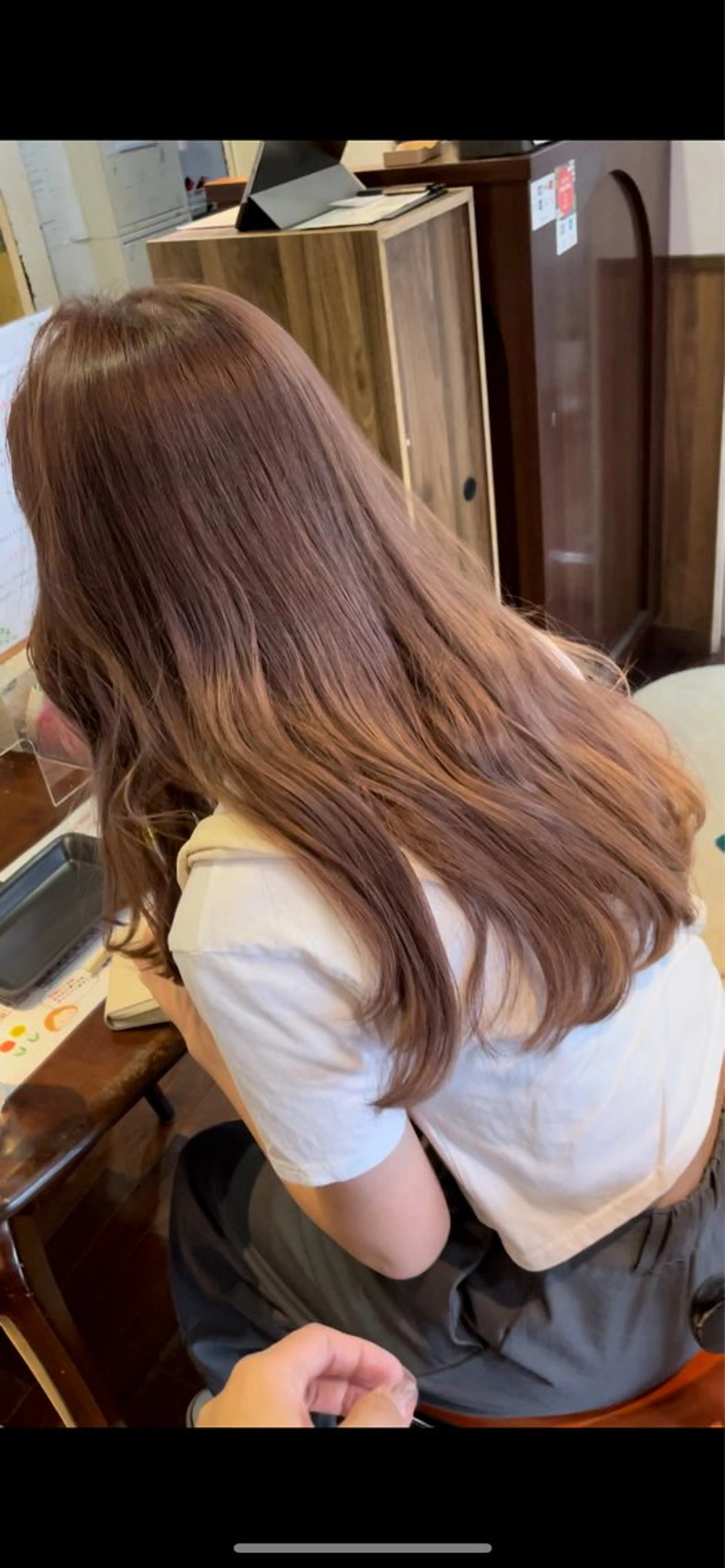 ロング カラー ベージュカラー ブリーチ ミルクティーベージュ 韓国風ヘア 福見 美保のヘアスタイル